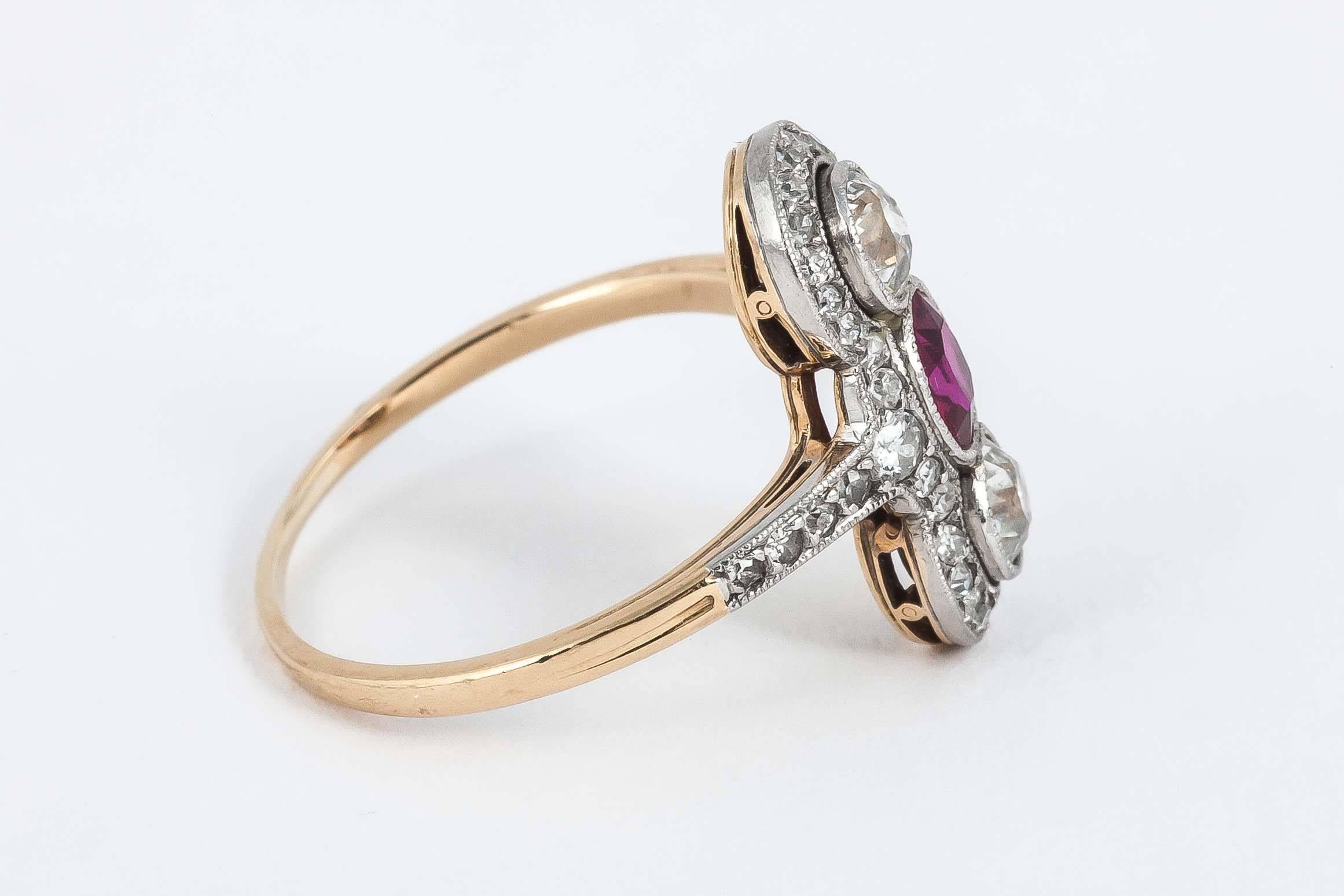 Edwardian Ruby Diamond Gold Platinum Ring In Excellent Condition For Sale In London, GB