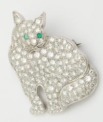 1930s Emerald Diamond Platinum Figural Green-Eyed Kitty Cat Brooch