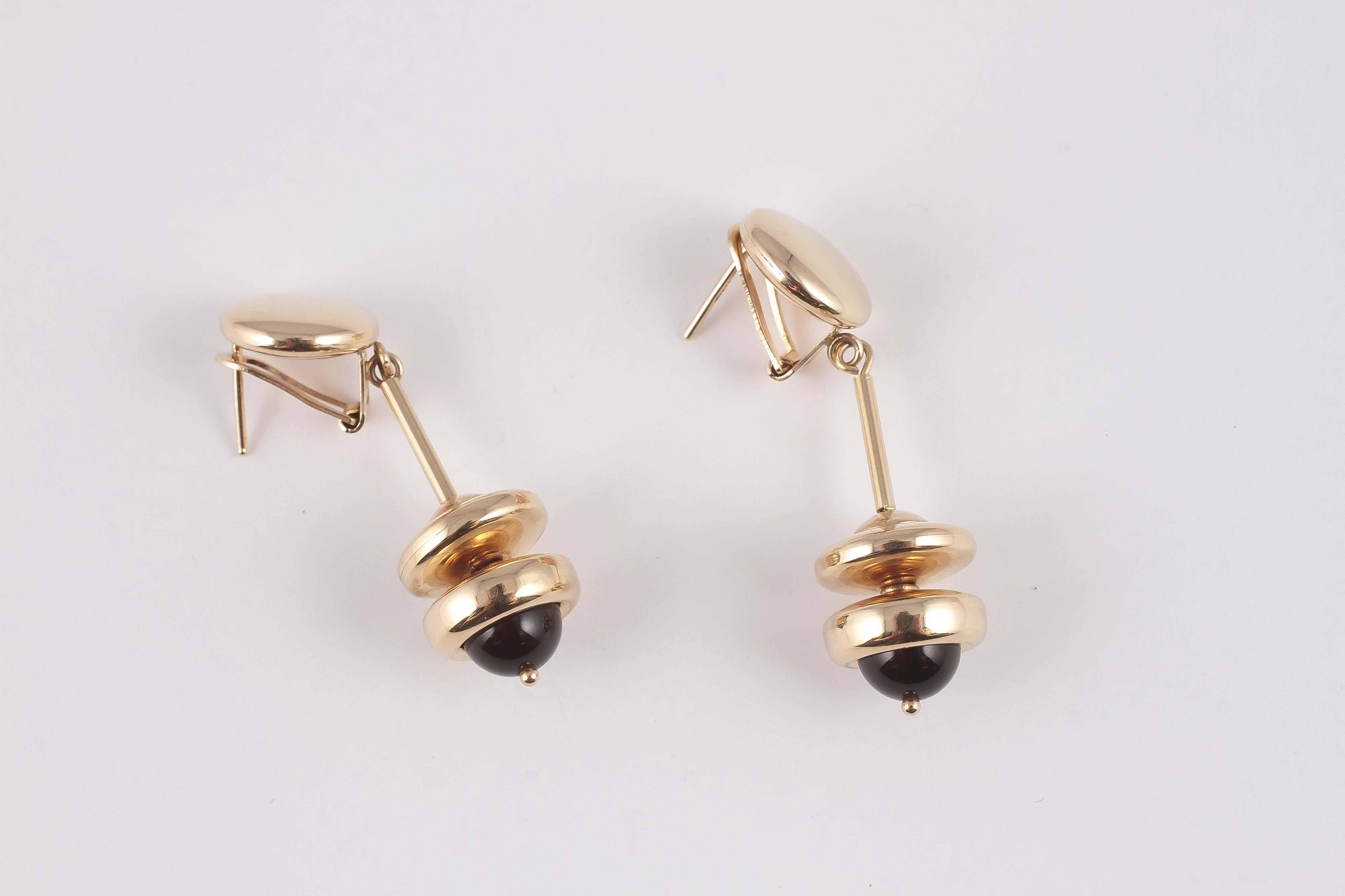 Women's 1980s Black Onyx Gold Earrings