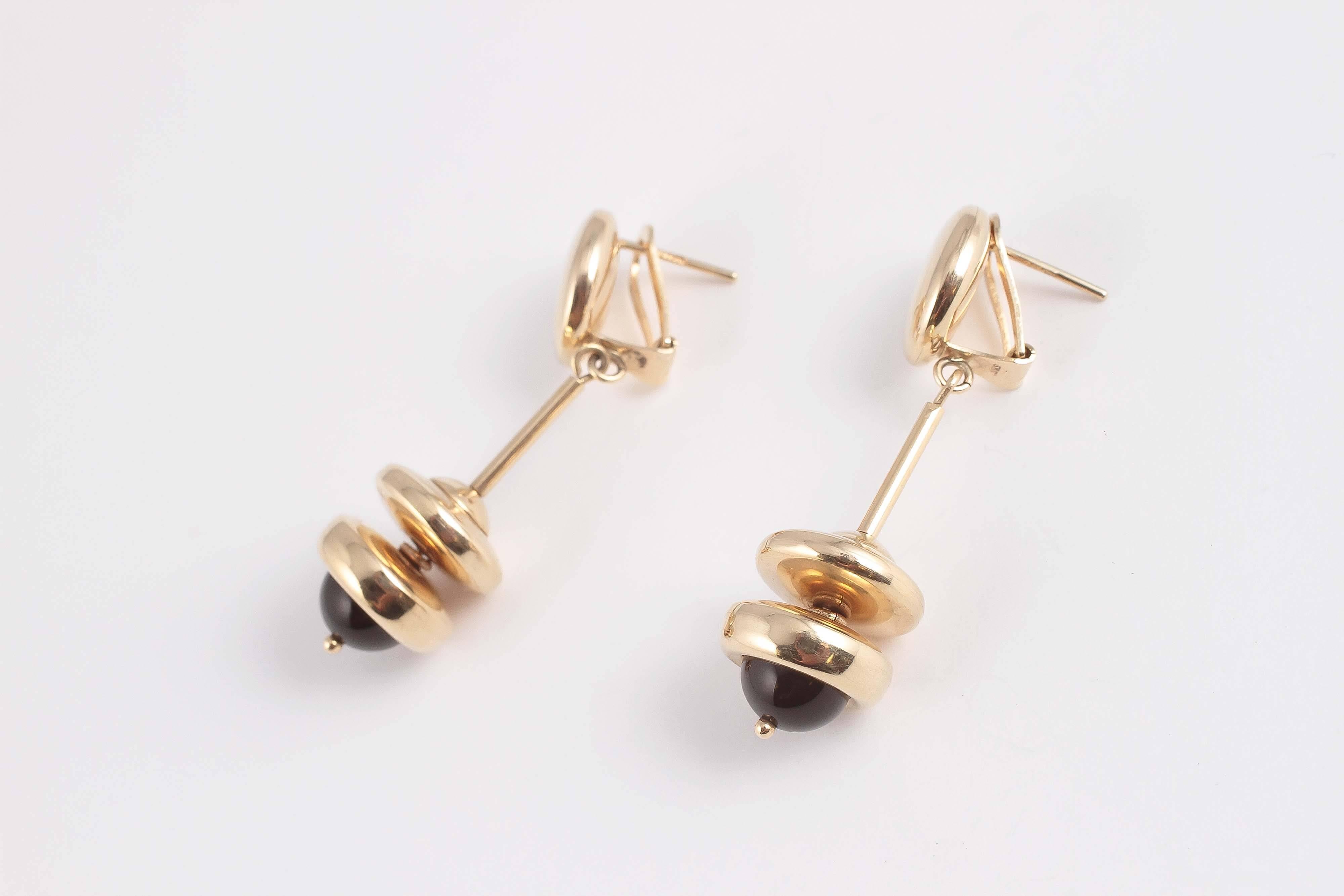 1980s Black Onyx Gold Earrings 4