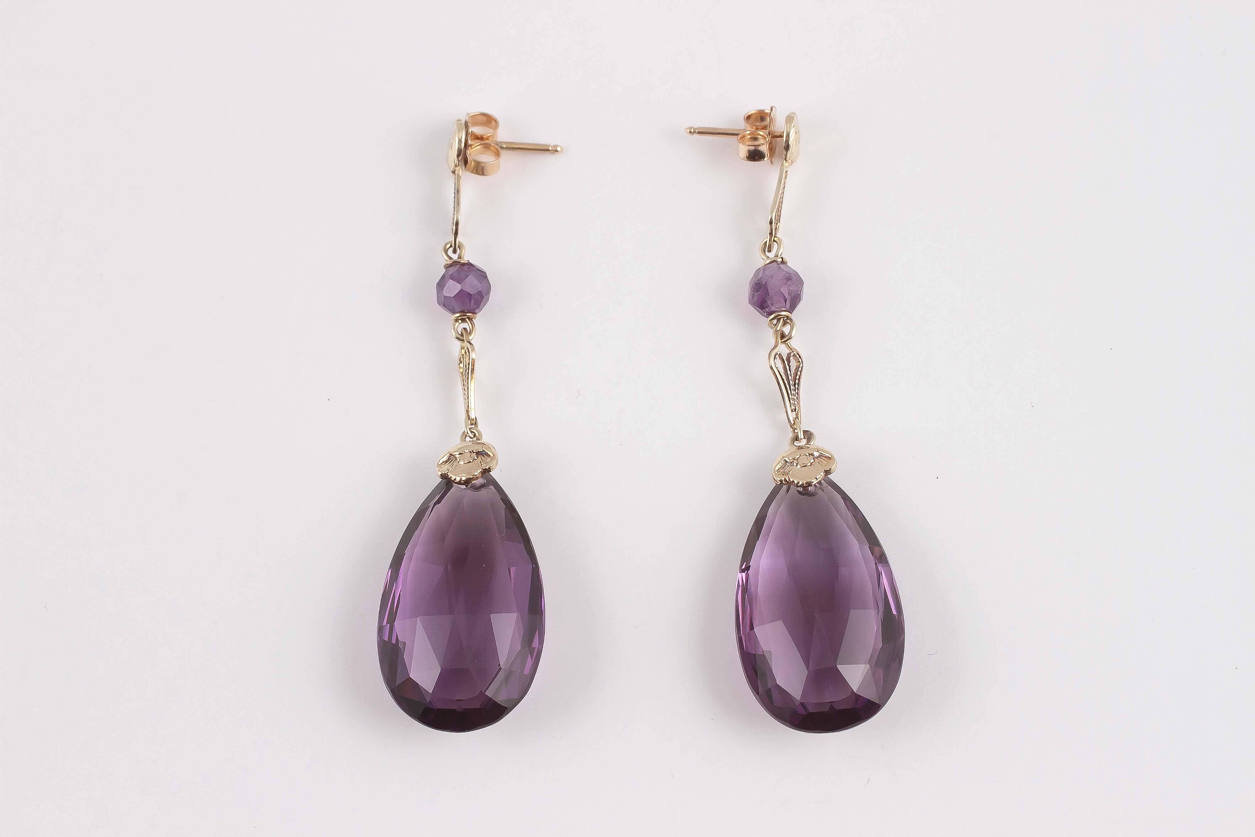 Approximately 30.00 cts Amethyst Gold Dangle Earrings In Excellent Condition In Dallas, TX