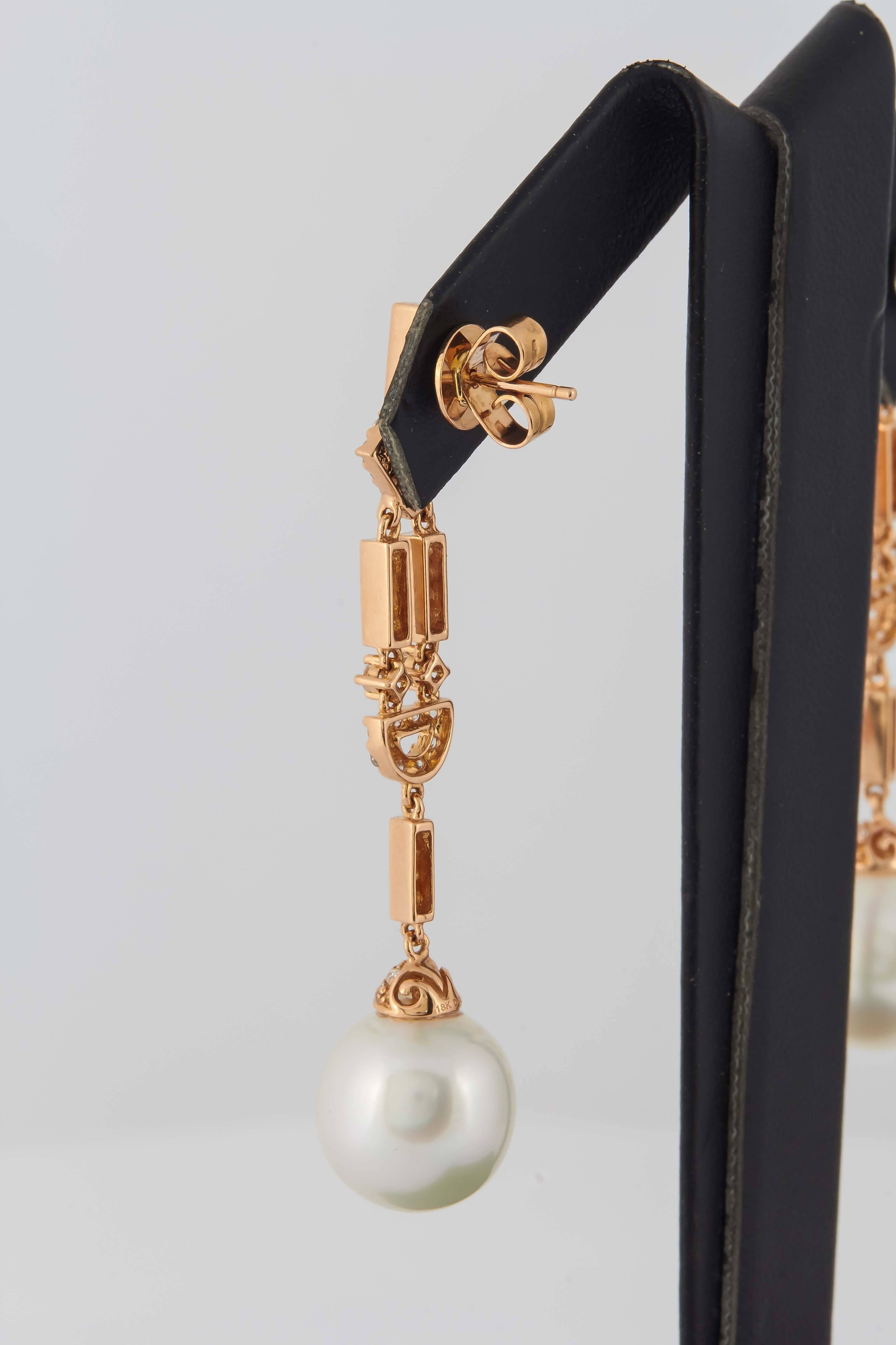 South Sea Pearl Diamond and Rose Gold Dangle Earrings In New Condition In New York, NY