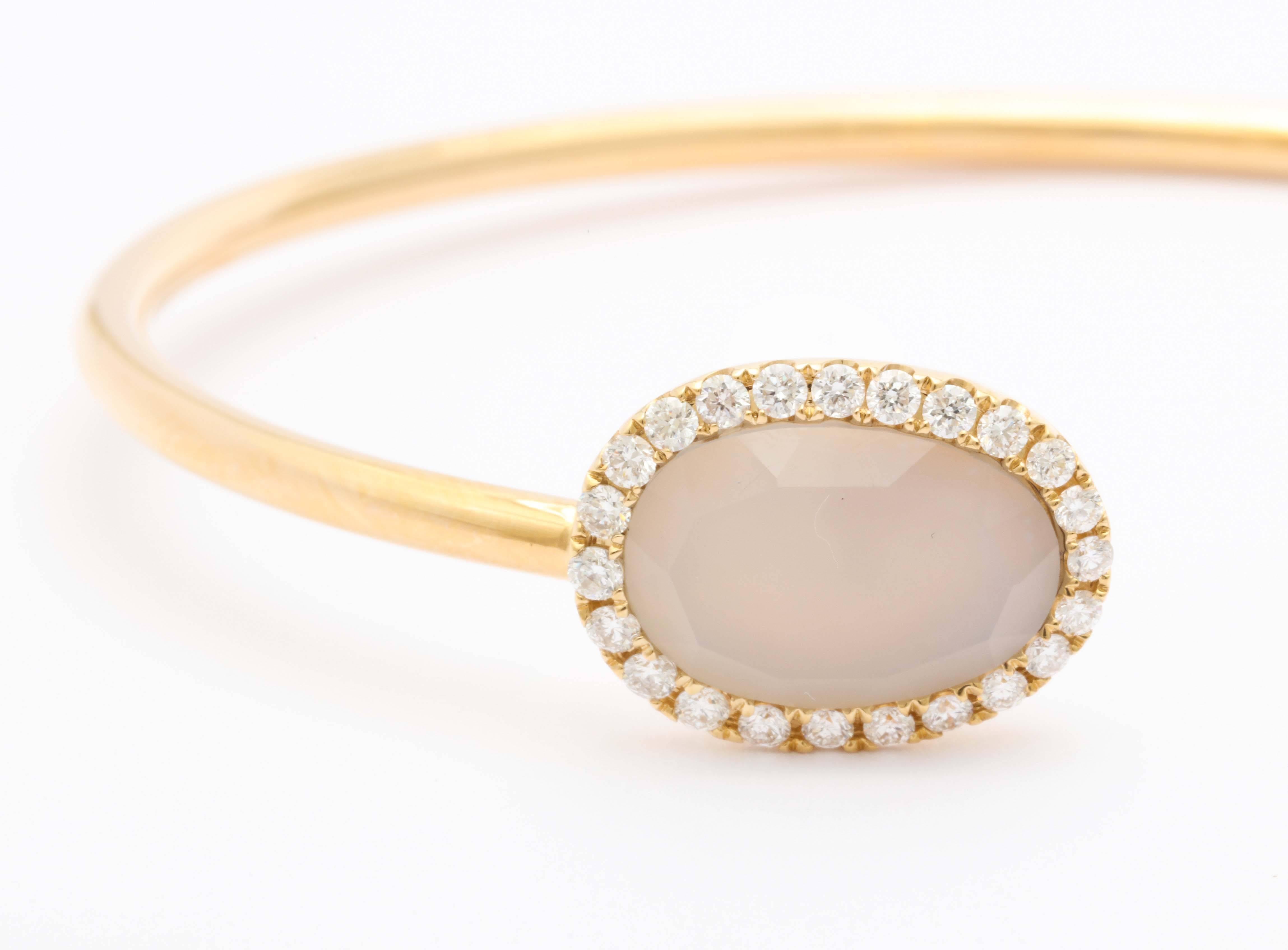 gold Chalcedony diamond bracelet In New Condition For Sale In New York, NY