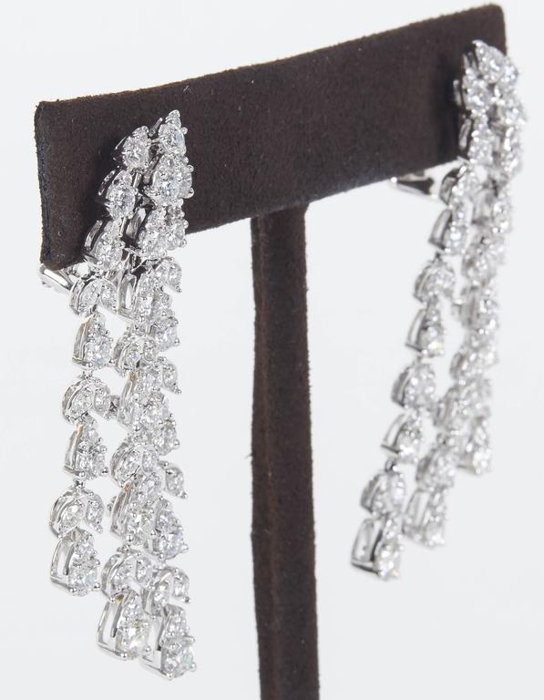 Round Cut Classic Diamond Drop Earrings For Sale