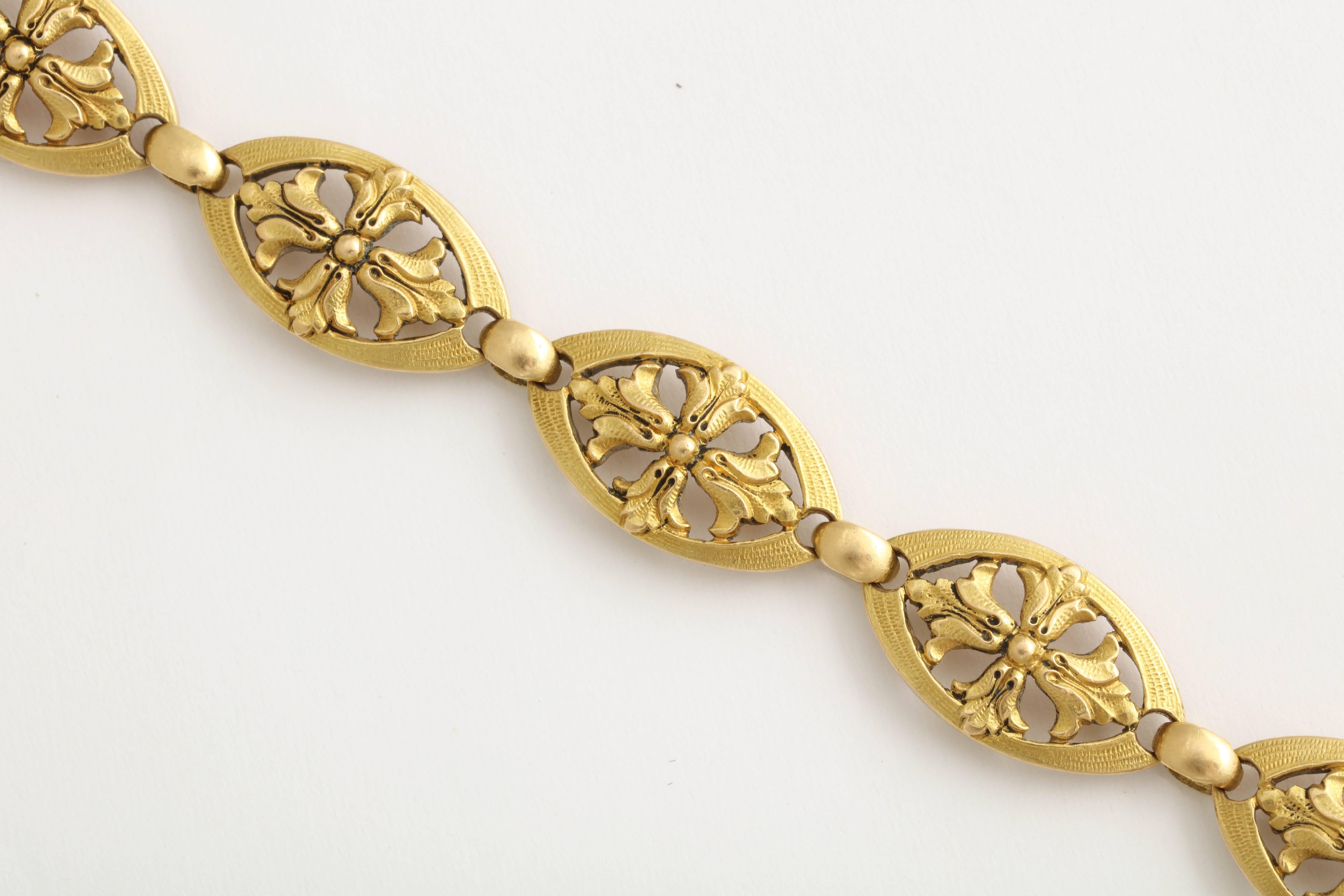 French Art Nouveau Gold Bracelet  In Excellent Condition For Sale In New York, NY