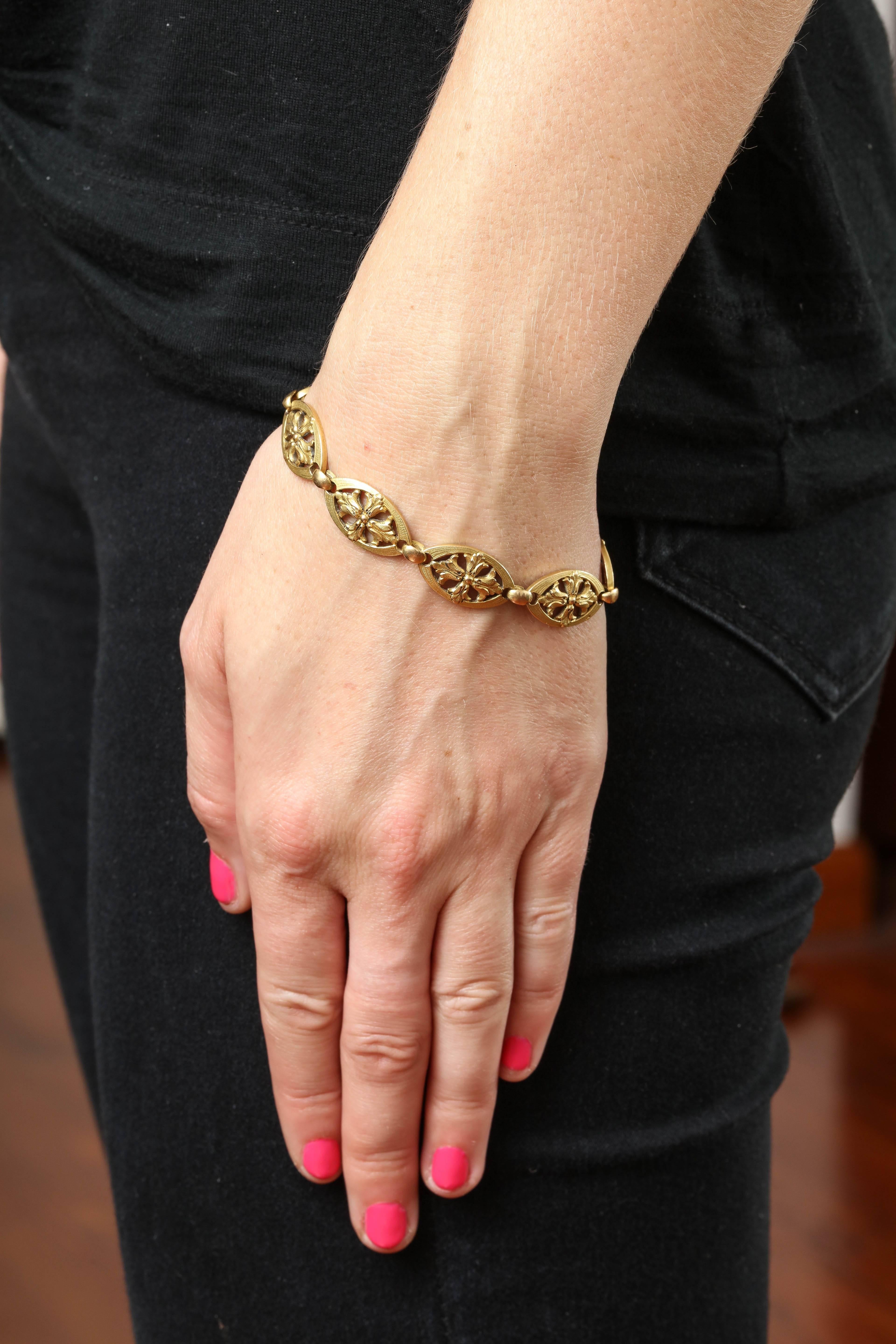 French Art Nouveau Gold Bracelet  For Sale 4