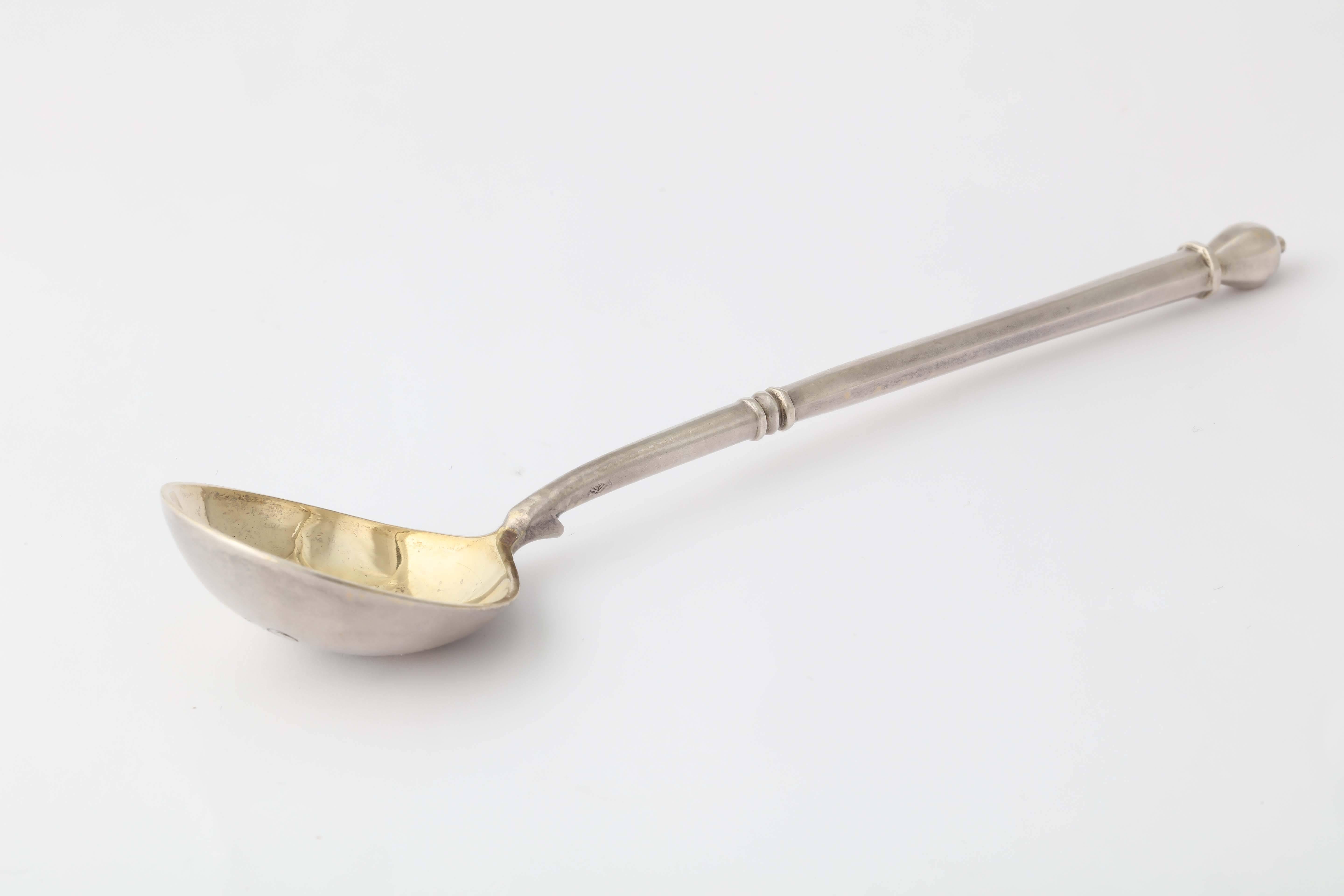 Russian Imperial-era Silver Caviar Spoon by Ovchinnikov, Moscow, 1913 In Good Condition For Sale In St. Catharines, ON