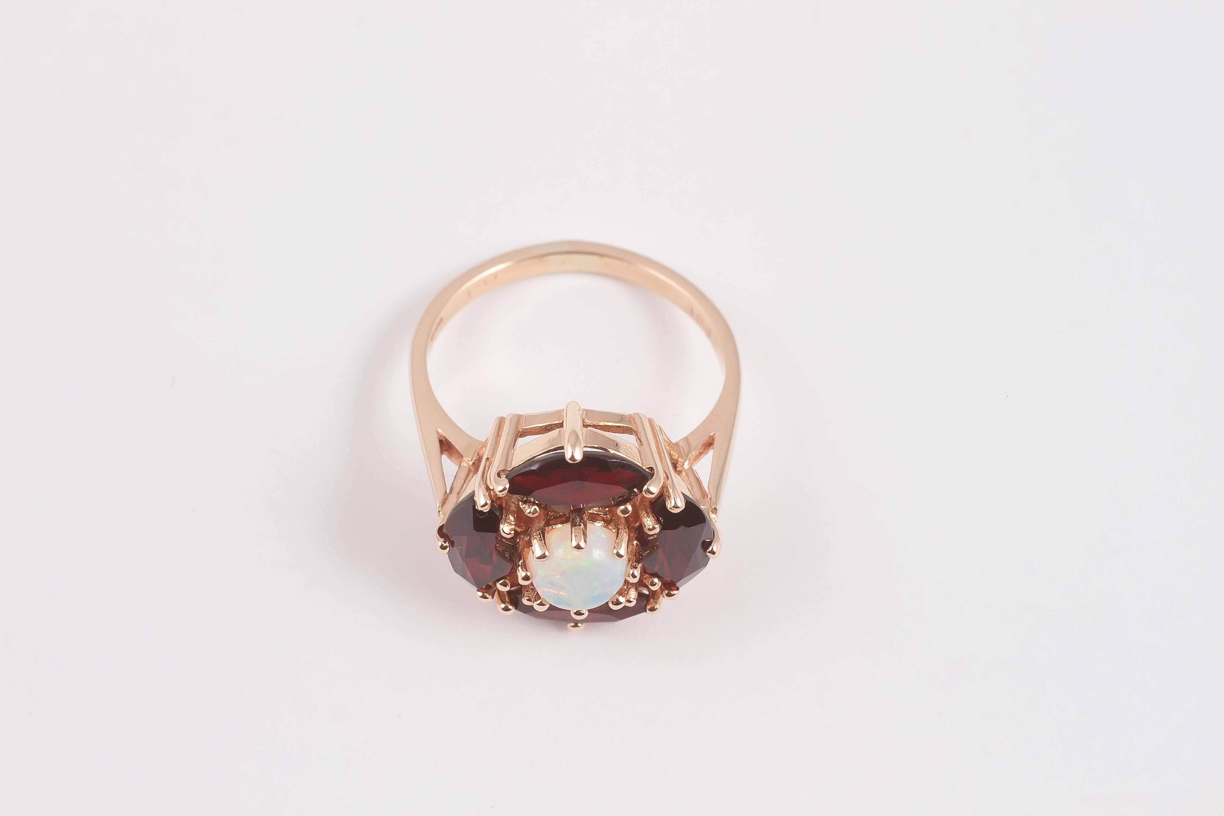 Opal Garnet Gold Ring In Excellent Condition In Dallas, TX