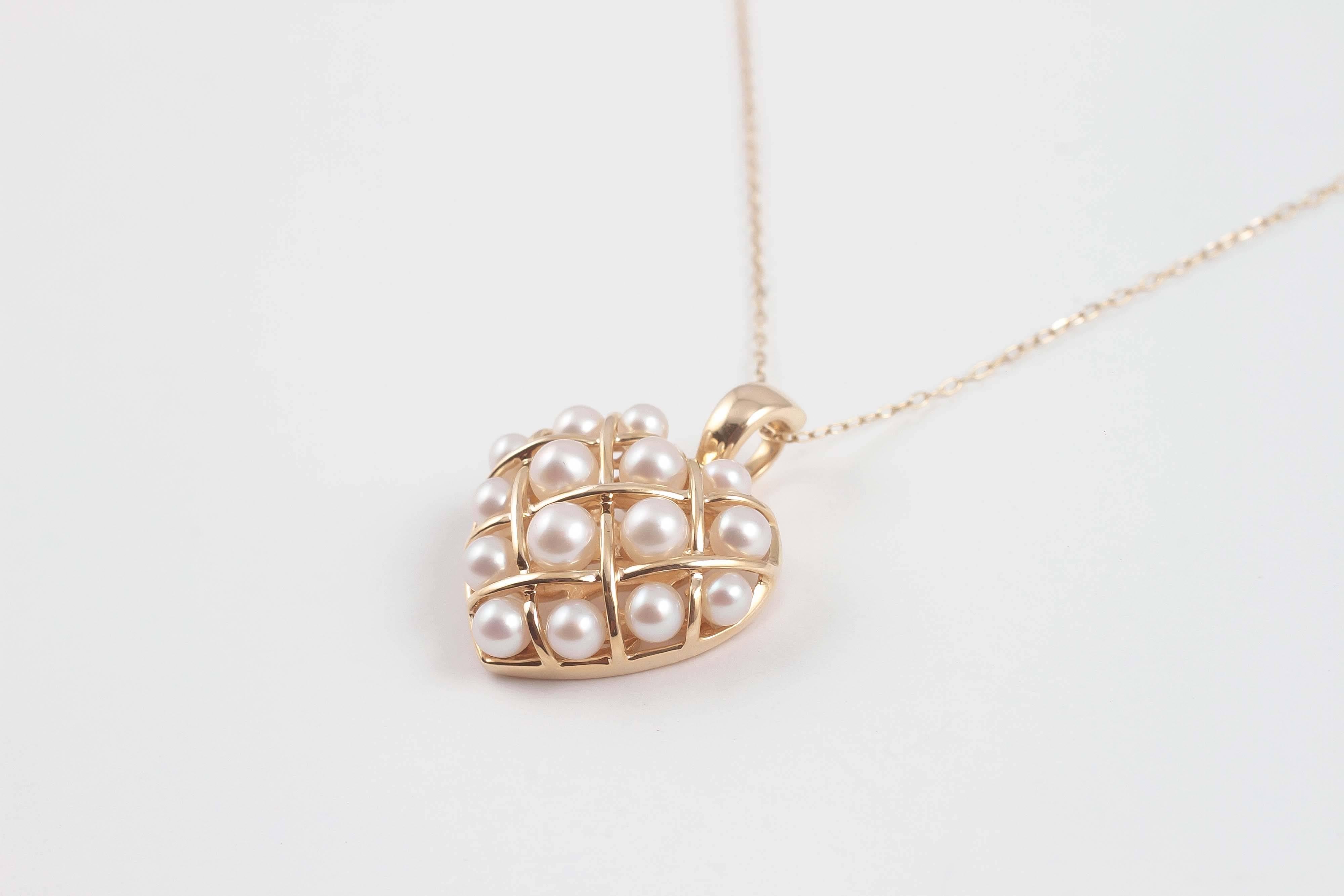Contemporary Pearl Gold Heart Shaped Pendant and Chain