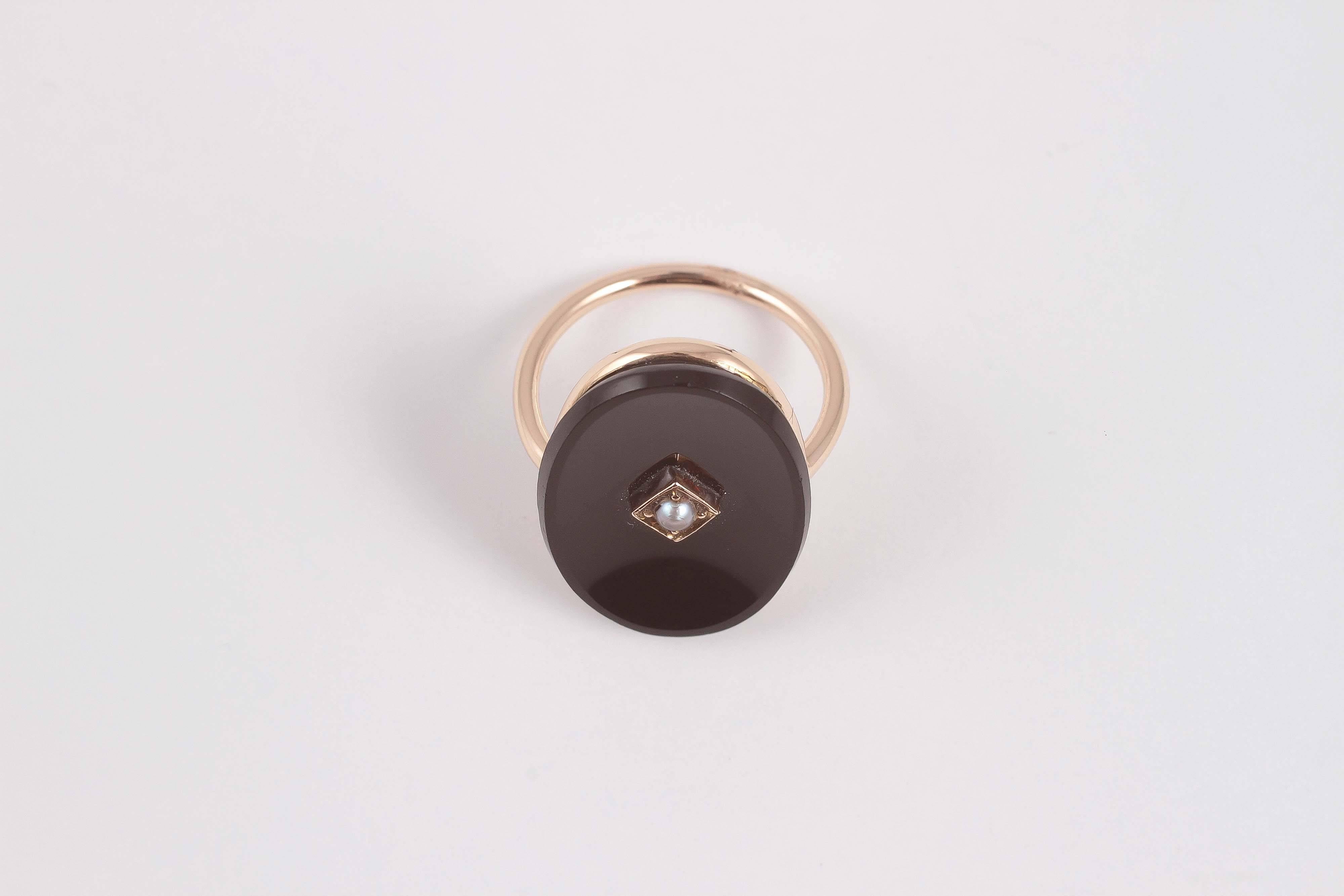 1940s Black Onyx Pearl Gold Ring 4