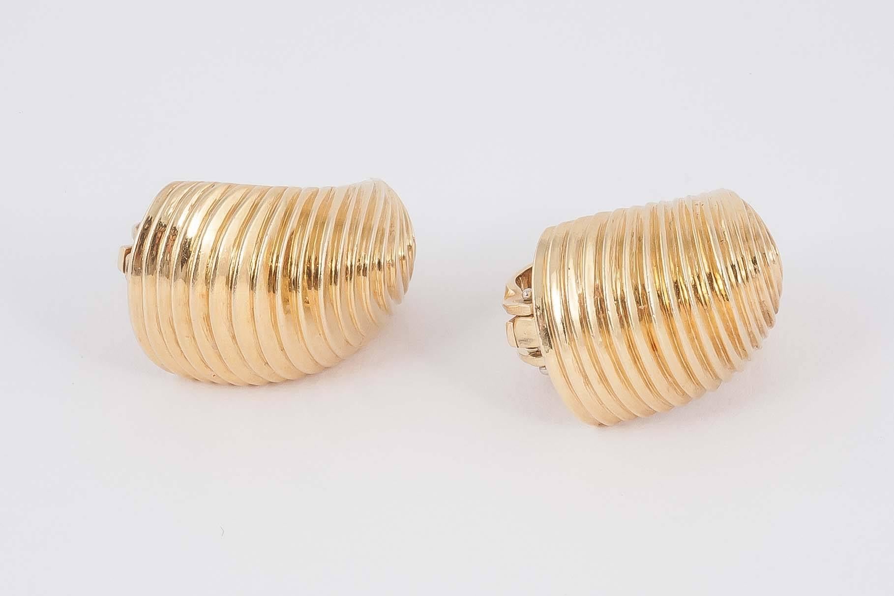 Tiffany & Co. Gold Clip Earrings In Excellent Condition In London, GB