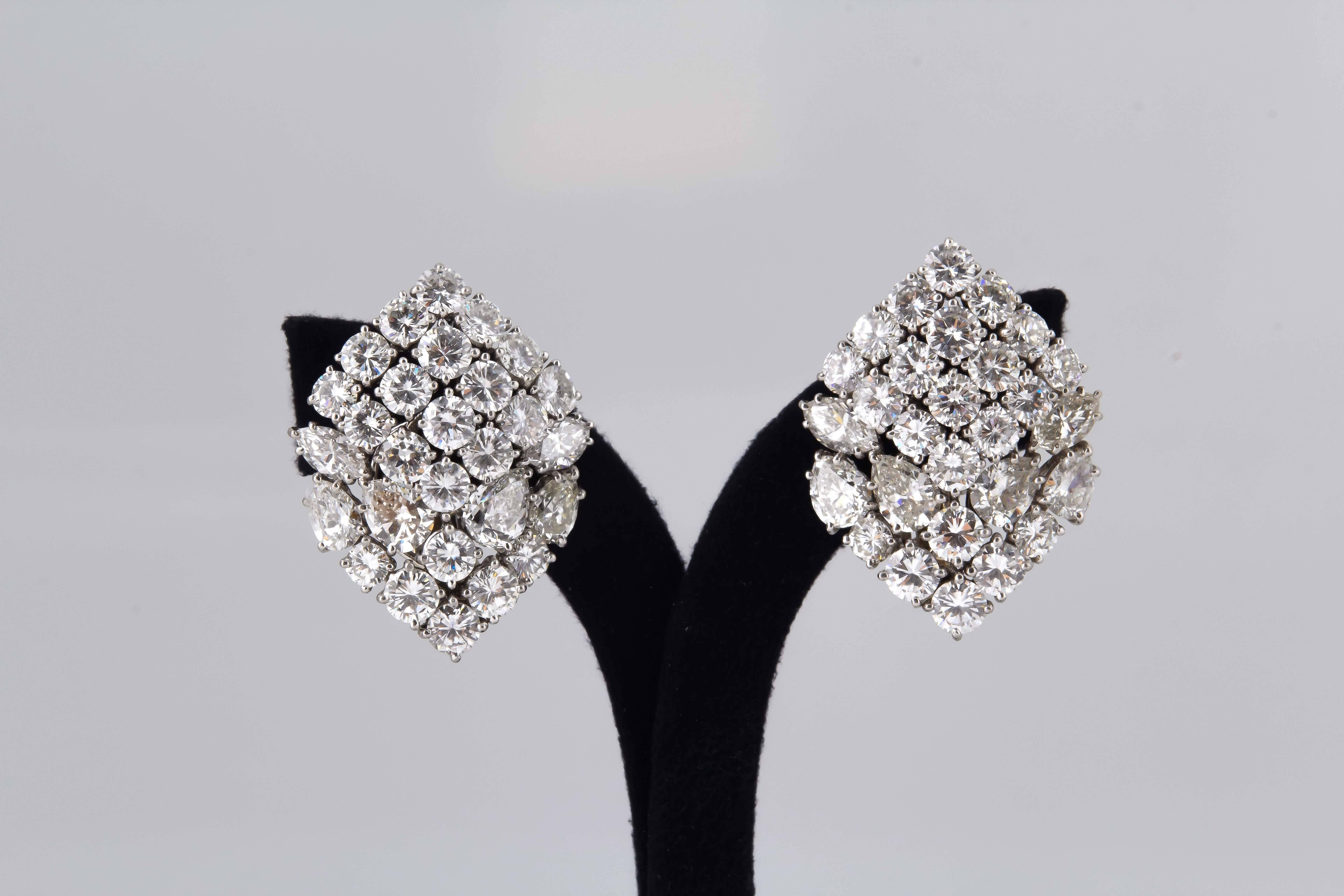 1960s David Webb Diamond Platinum Earrings In Excellent Condition For Sale In New York, NY