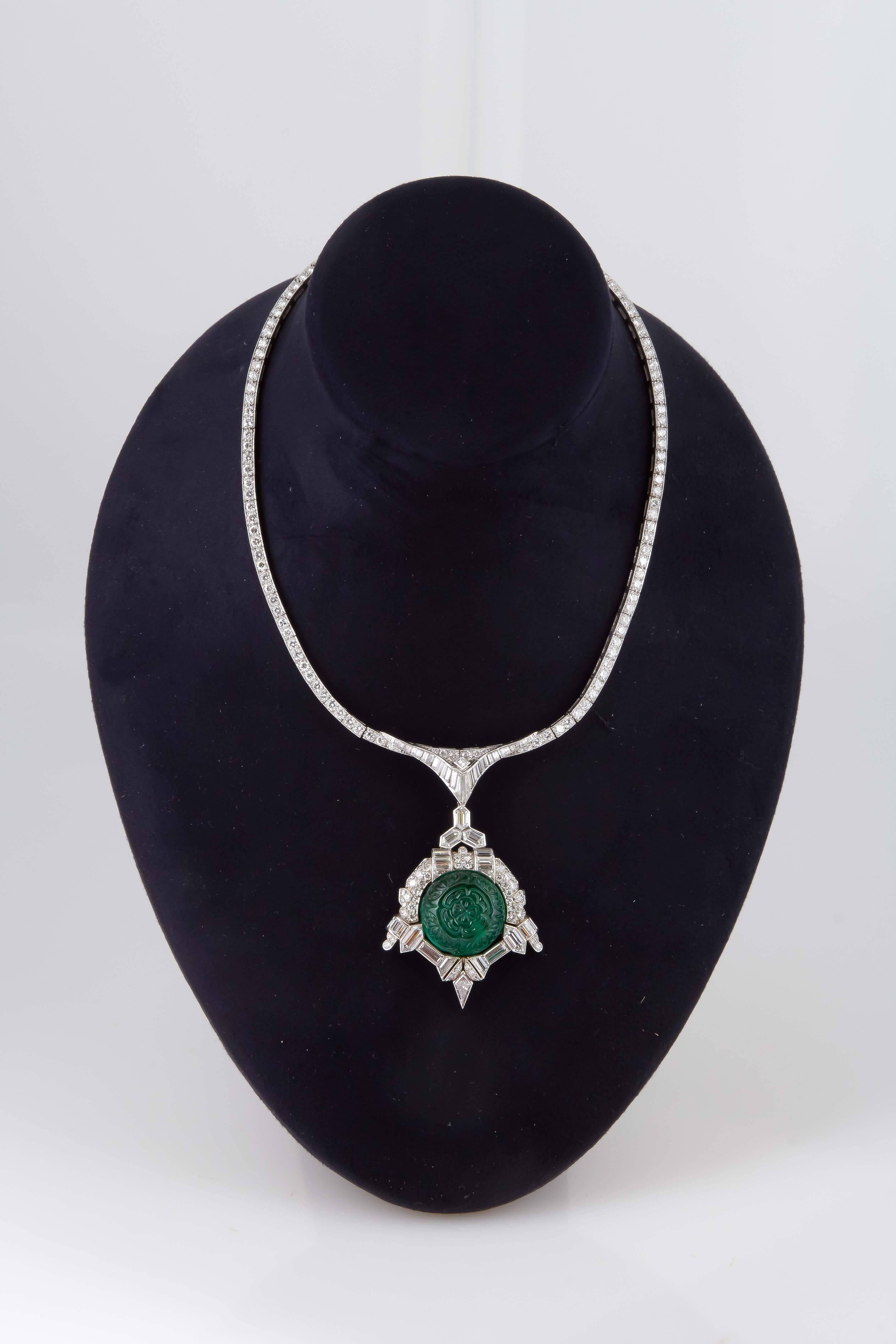 Art Deco 35,00 Karat Smaragd-Diamant-Platin-Halskette (Art déco) im Angebot