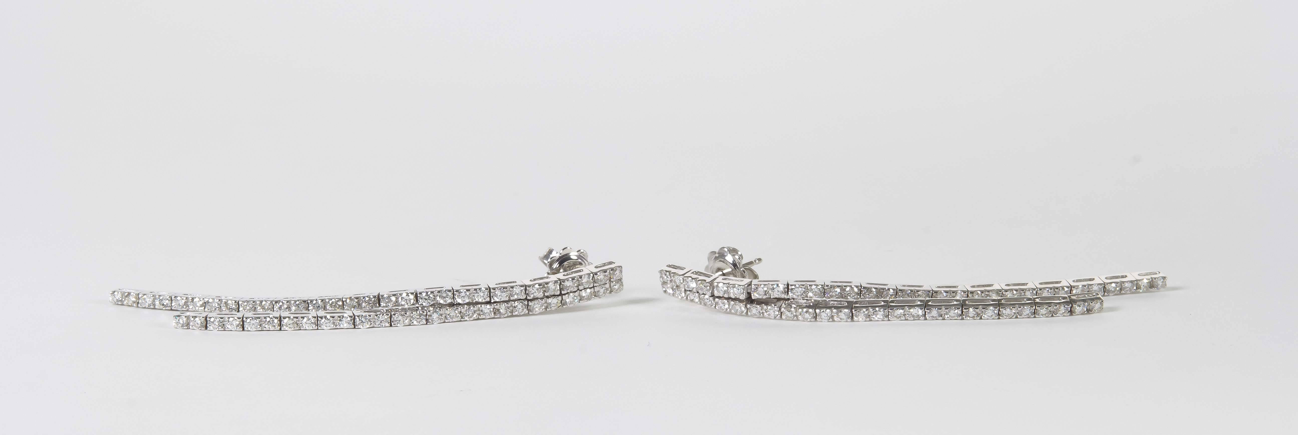 Contemporary Diamond Line Dangle Earrings In Excellent Condition In New York, NY
