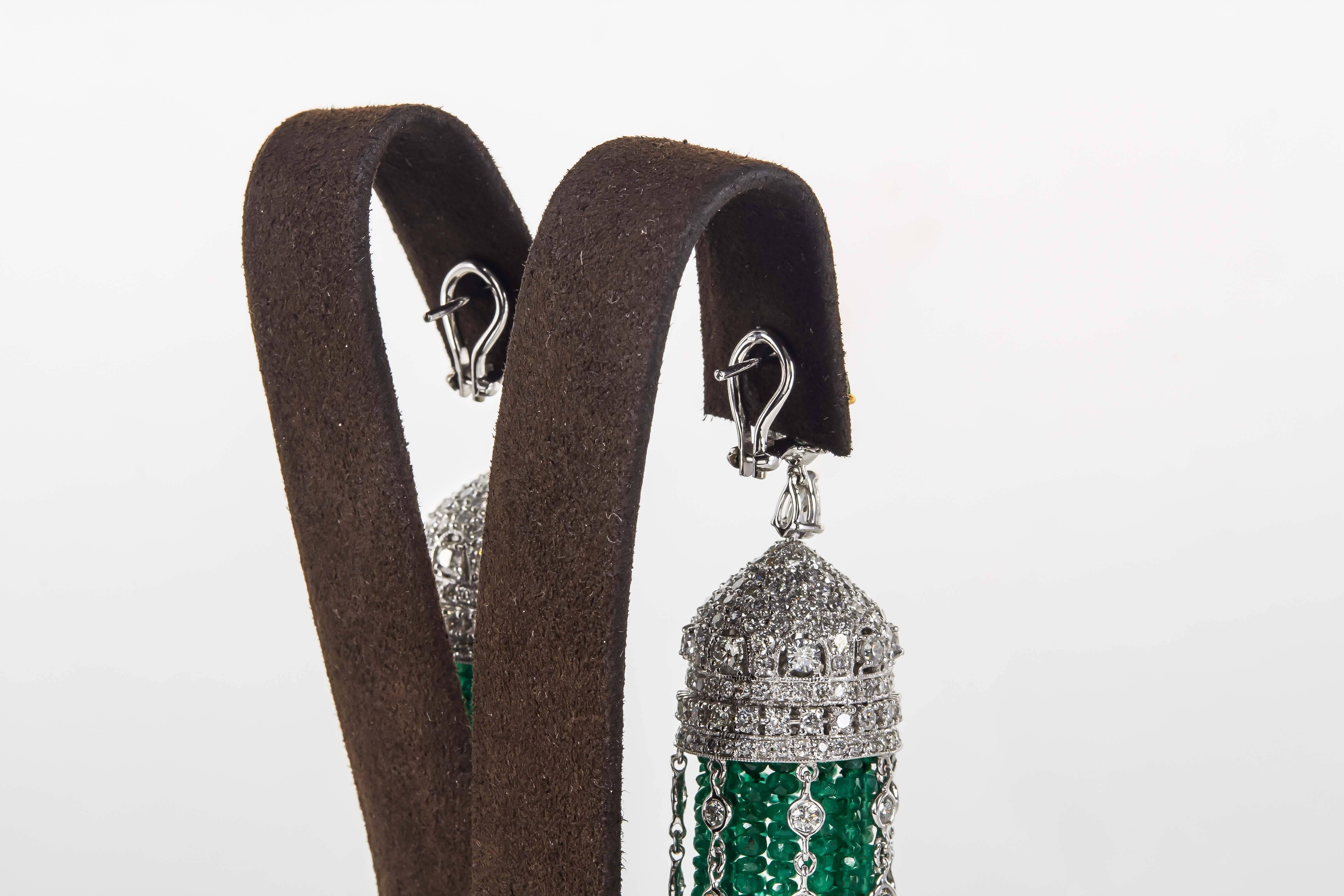 Important Emerald Diamond Gold Tassel Earrings In Excellent Condition In New York, NY