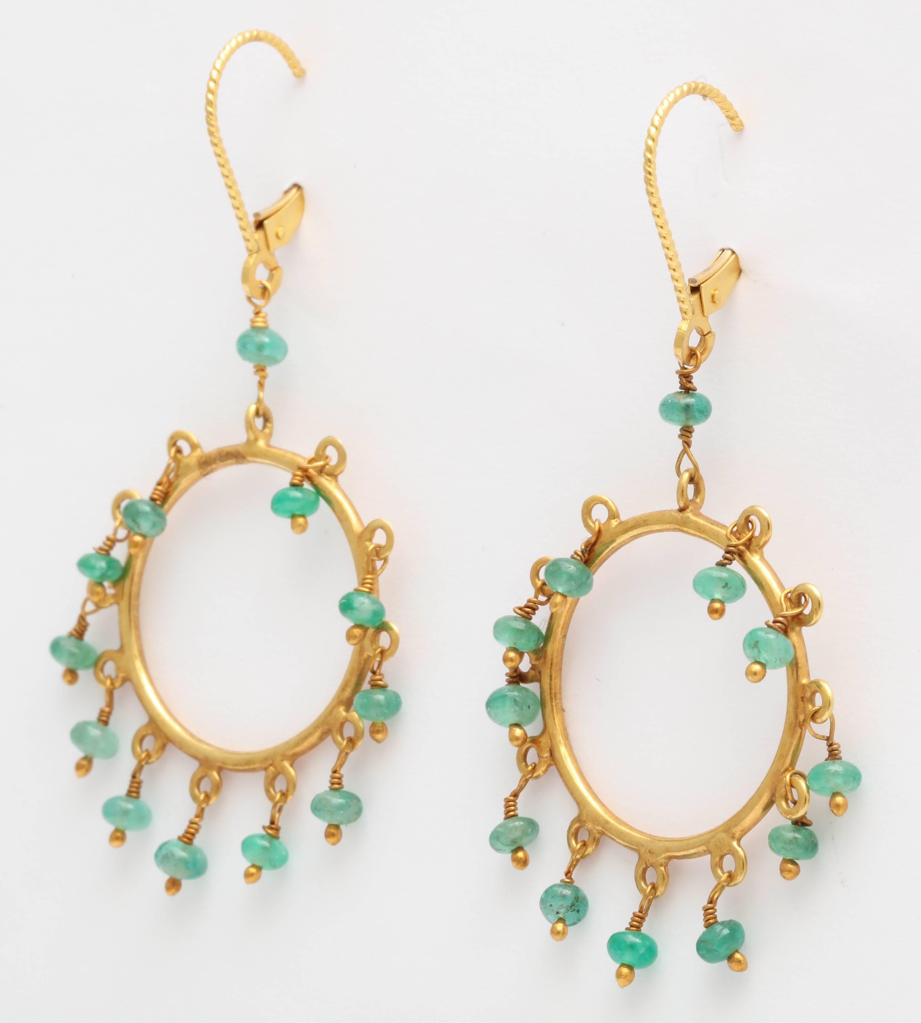 Women's Elegant Emerald Gold Dangling Hoop Earrings For Sale