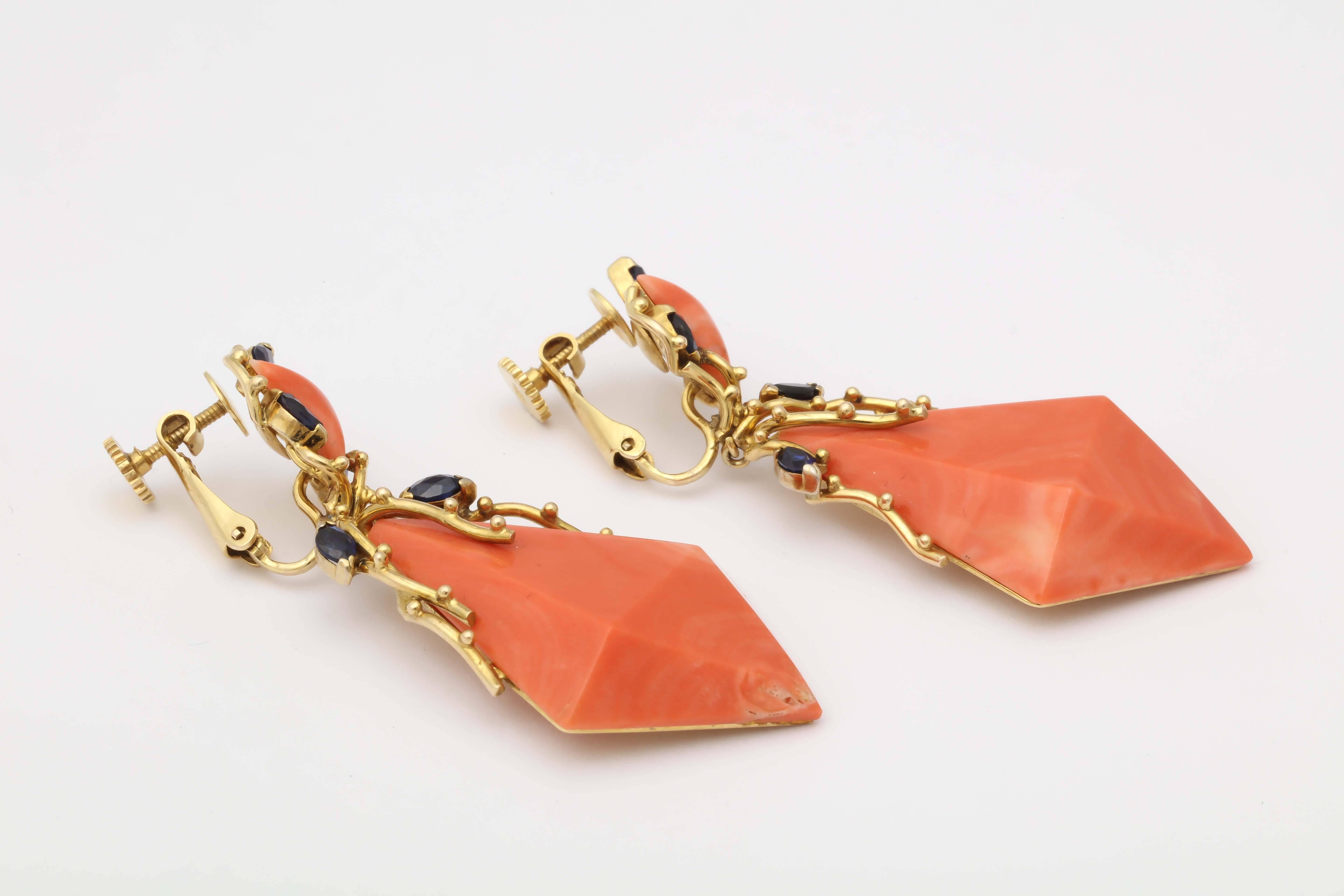 1960s Triangular Cut Faceted Coral Sapphire Gold Drop Earclips 2