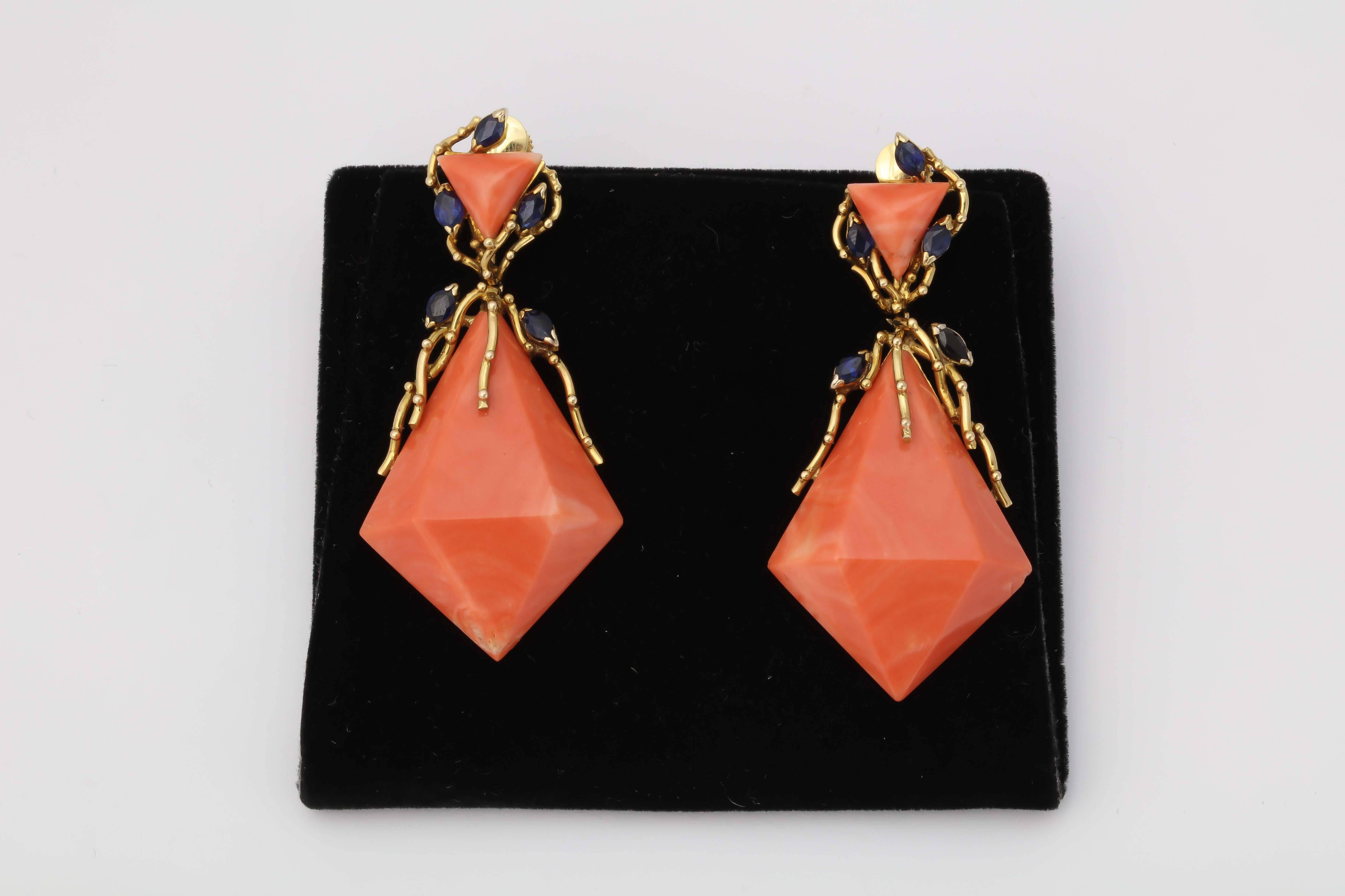 1960s Triangular Cut Faceted Coral Sapphire Gold Drop Earclips 3