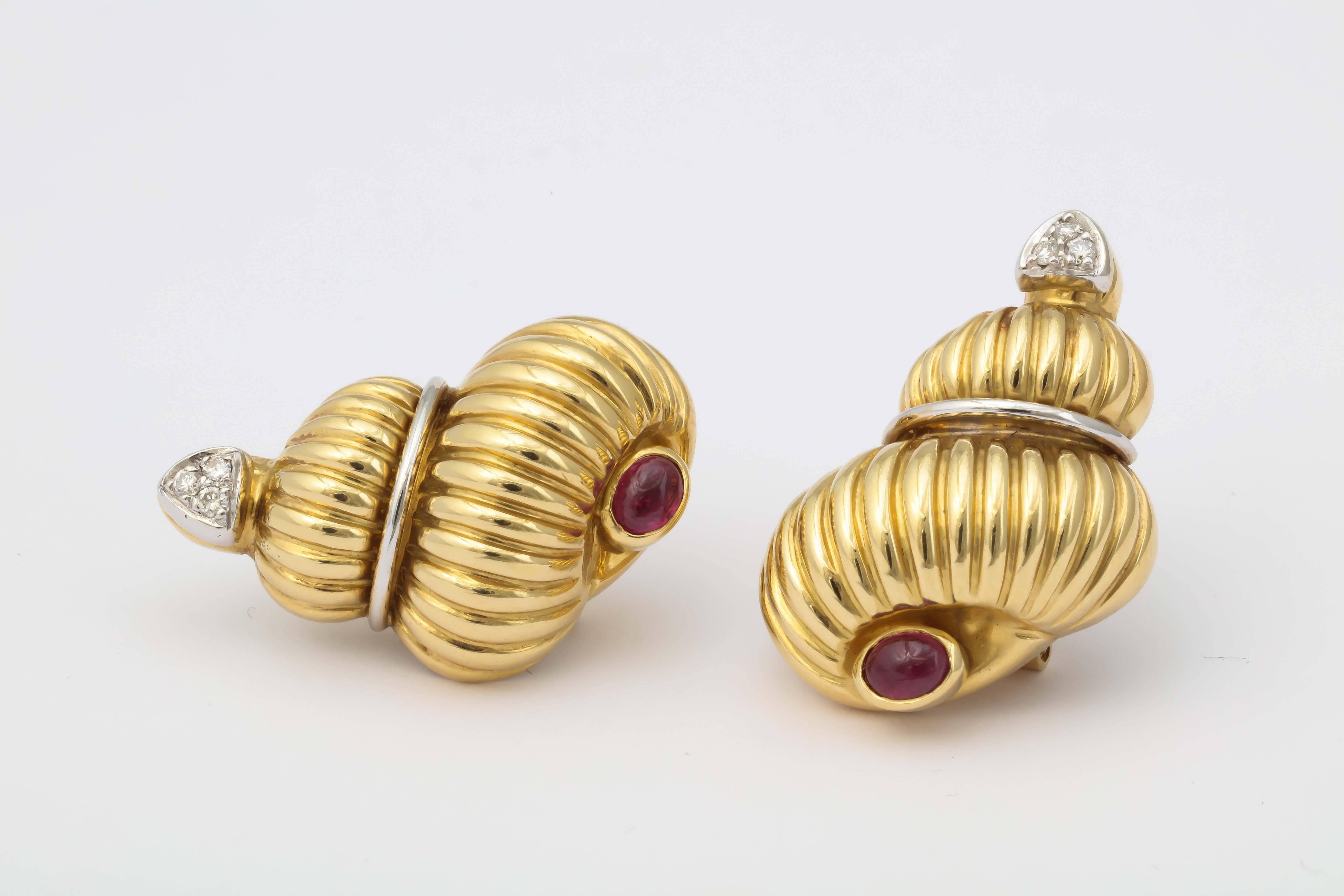 1980s Cabochon Ruby Diamonds Gold Figural Shell Earclips With Posts 2