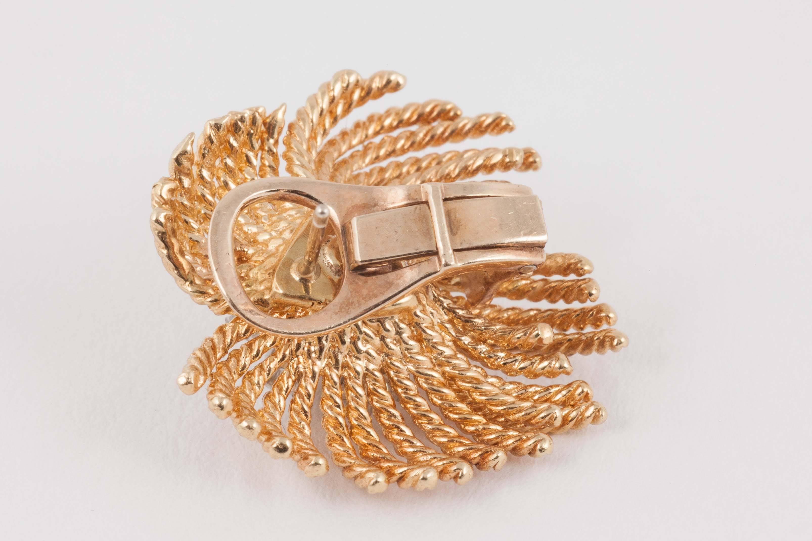 Modernist Van Cleef & Arpels Diamond Gold Clip Earrings For Sale