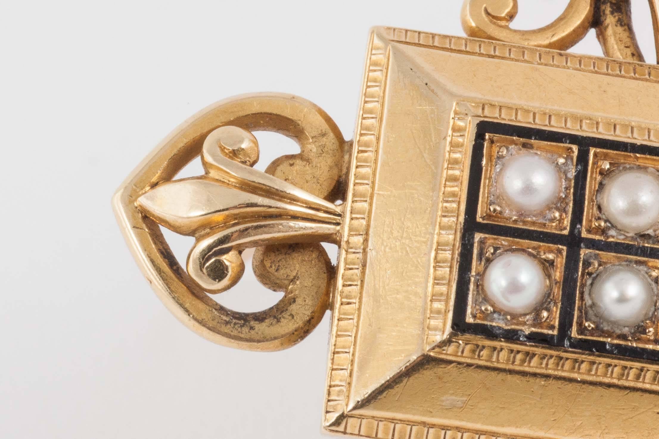 18ct Gold brooch set with natural Pearls