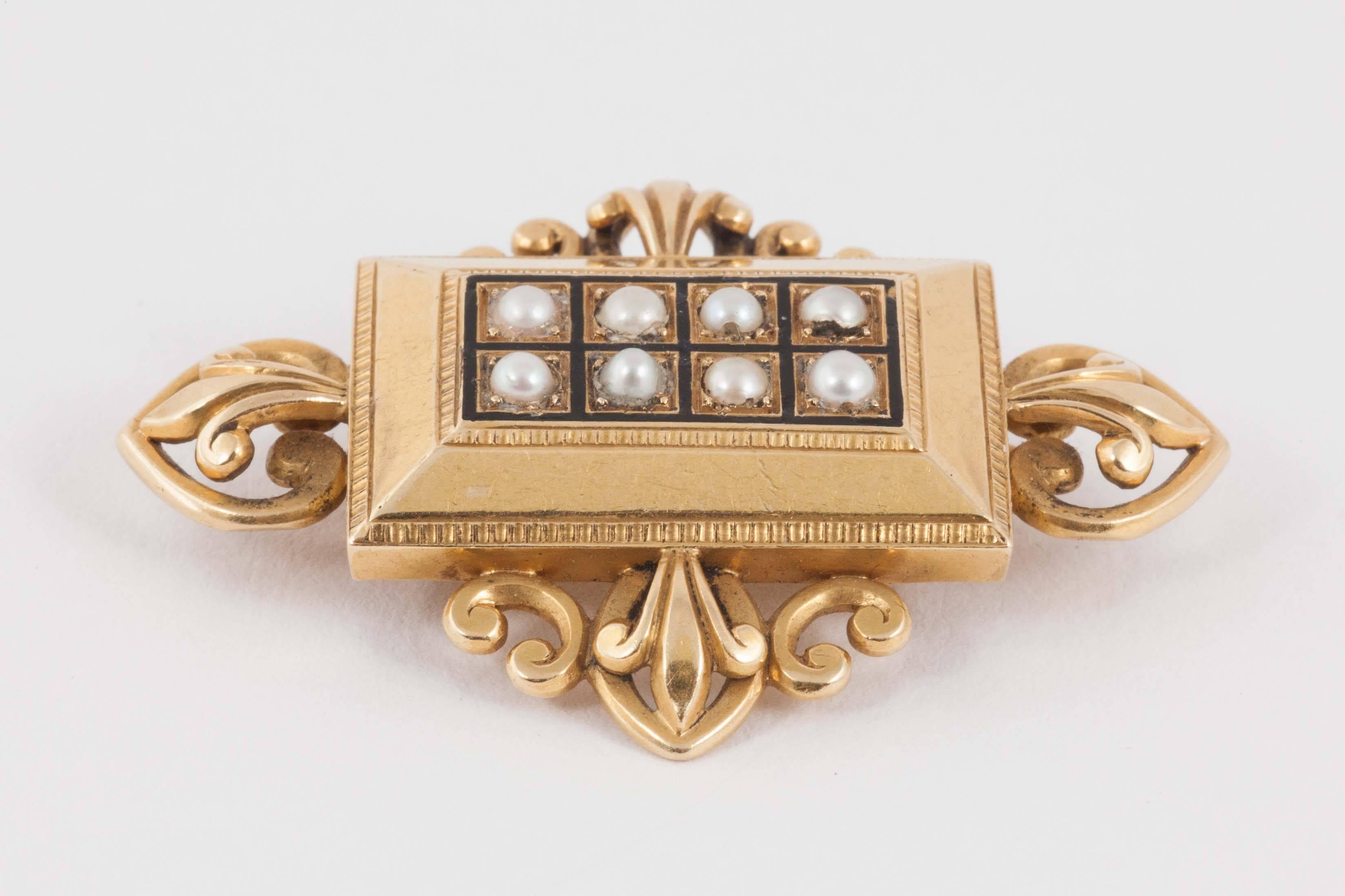 Victorian Pearl Gold Brooch For Sale 1