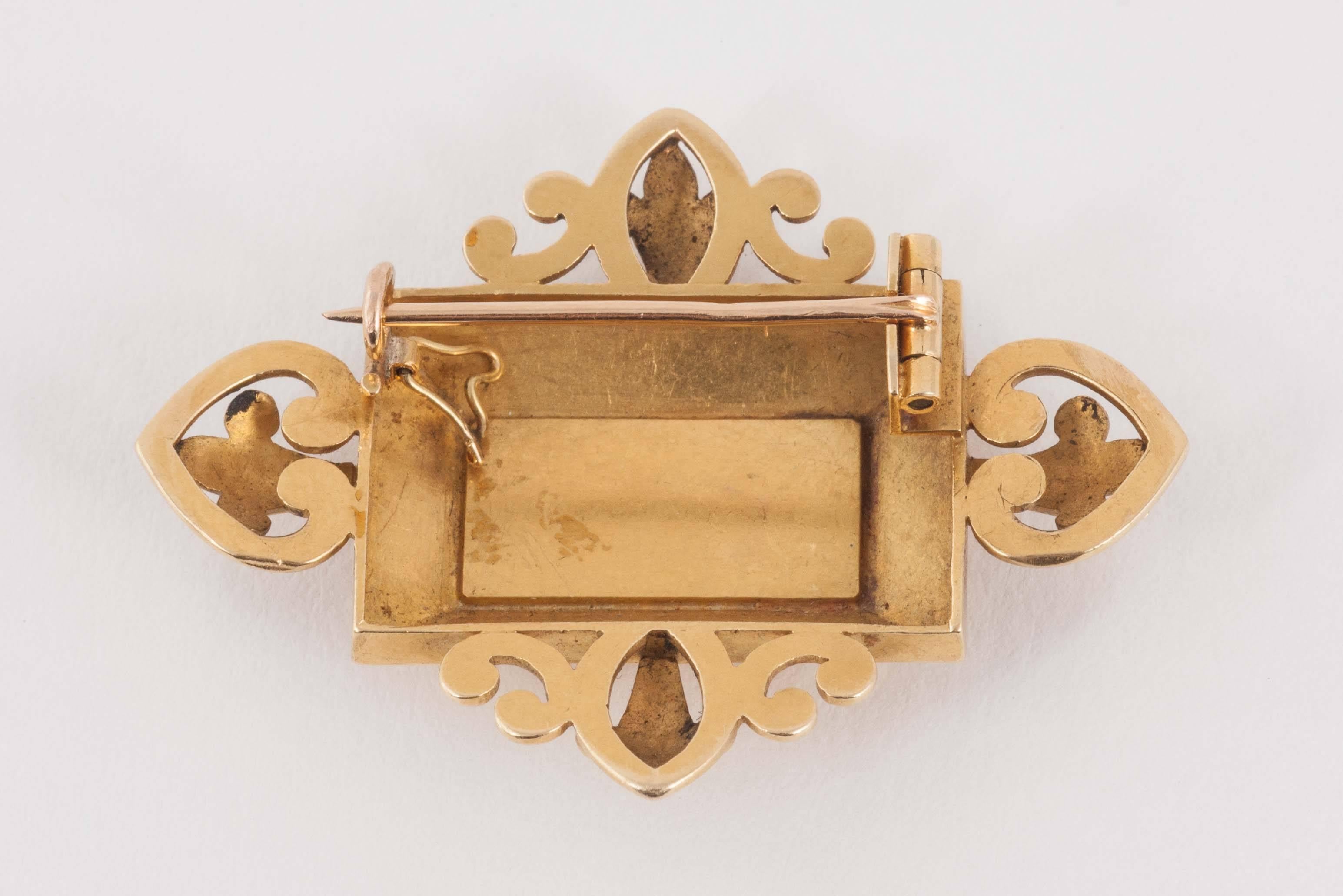 Victorian Pearl Gold Brooch For Sale 2
