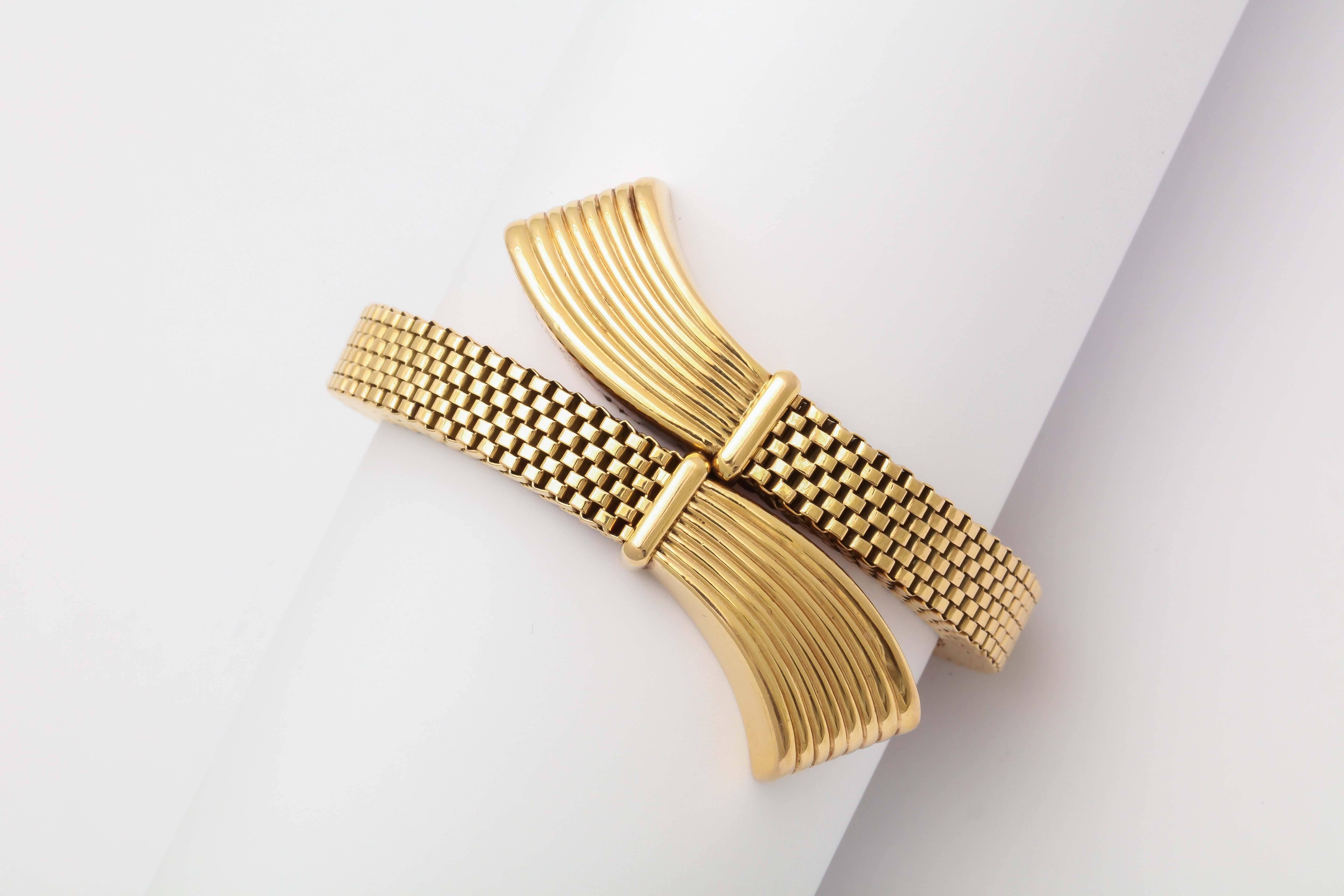 Retro Gold Stylized Bracelet 2