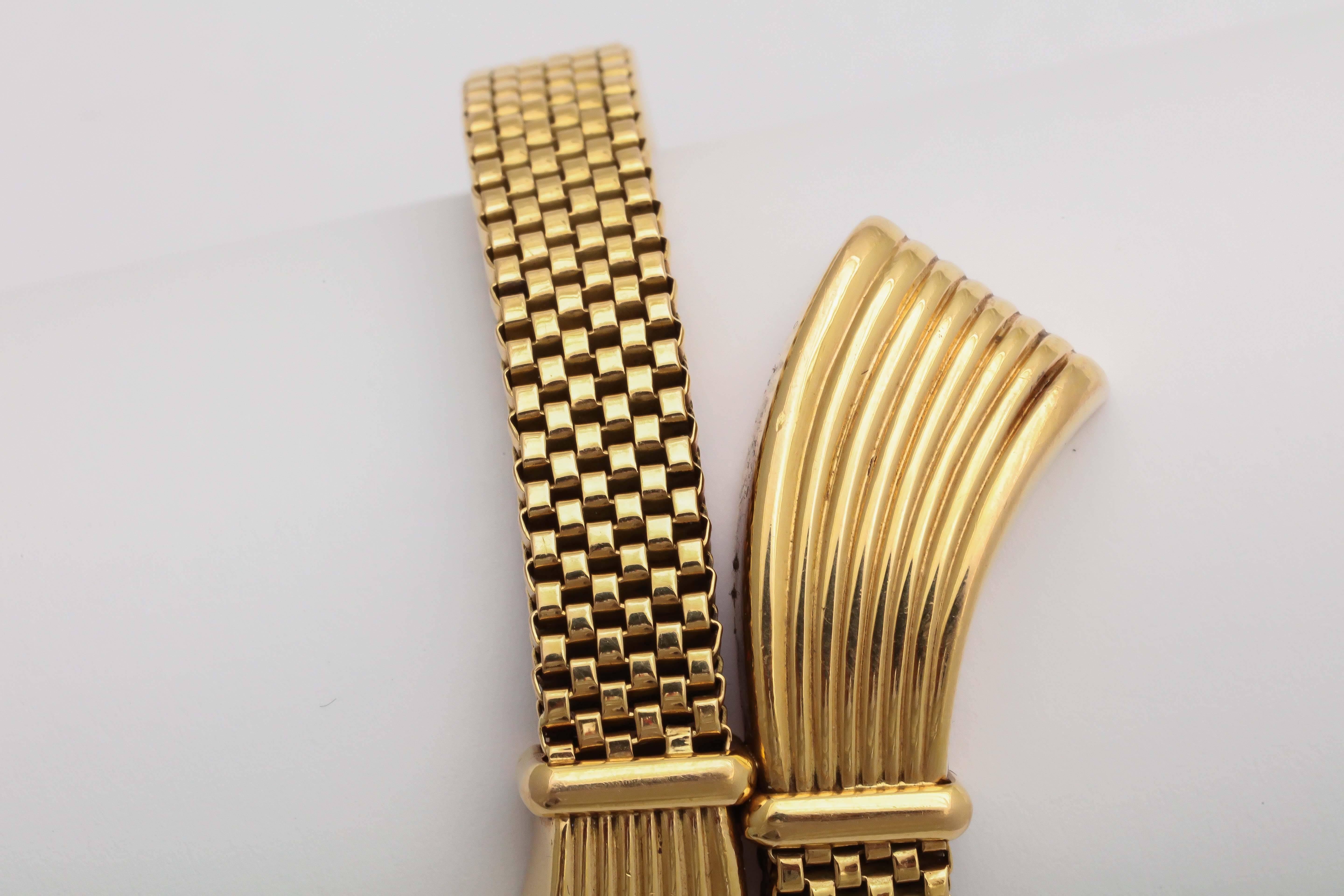 Retro Gold Stylized Bracelet 3