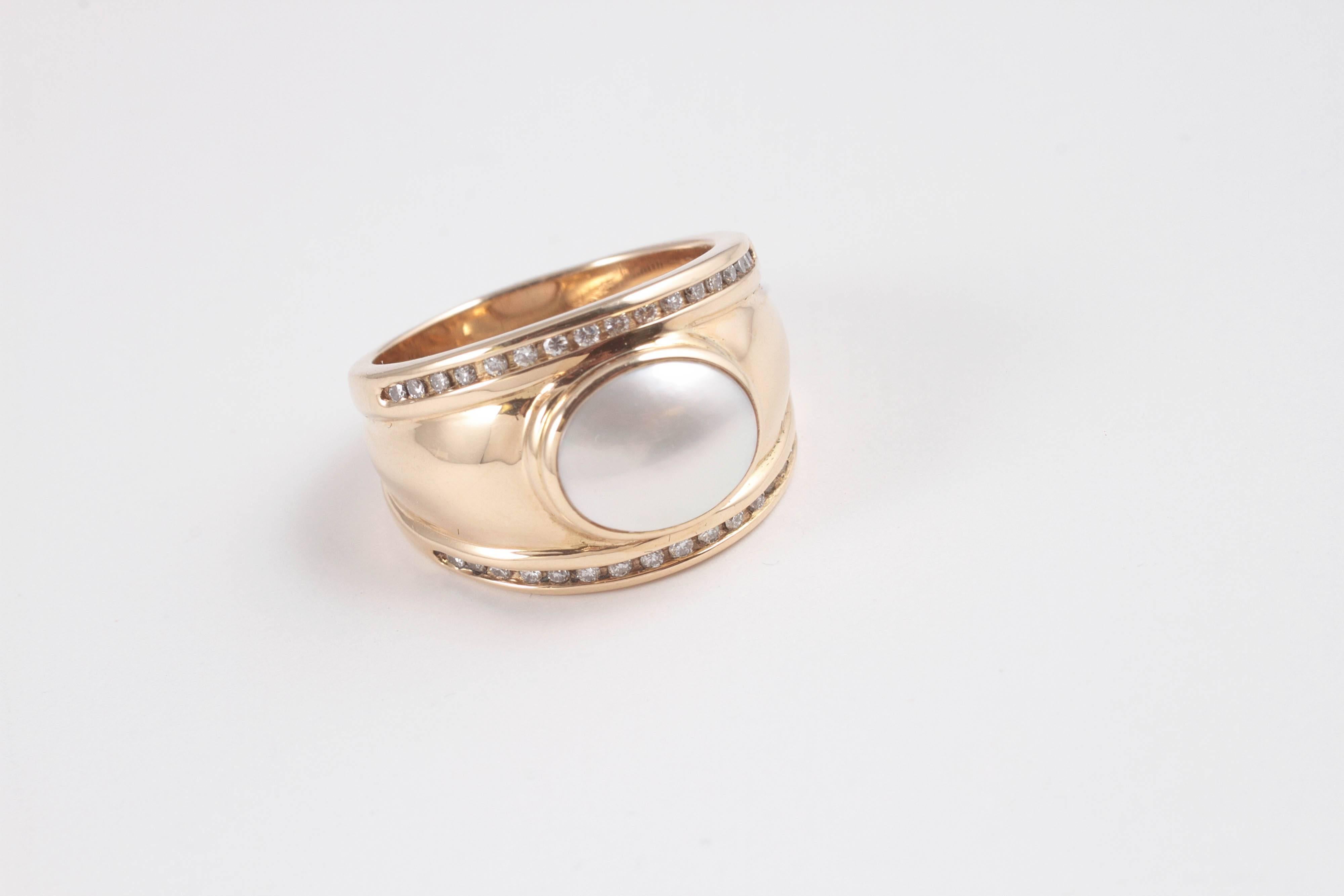 Mother-of-Pearl Diamond Gold Ring 1