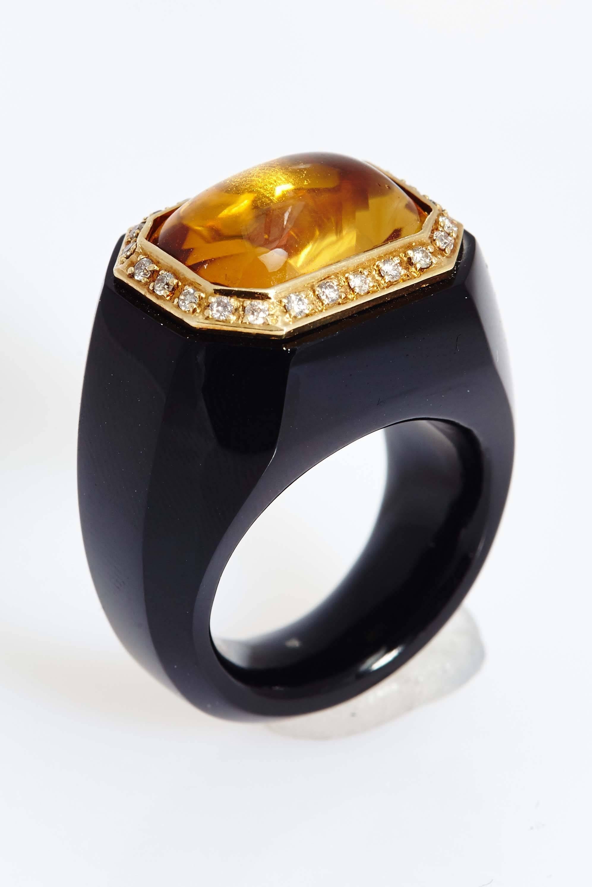 1980s Citrine Diamond Onyx Gold Ring  In Excellent Condition For Sale In New York, NY