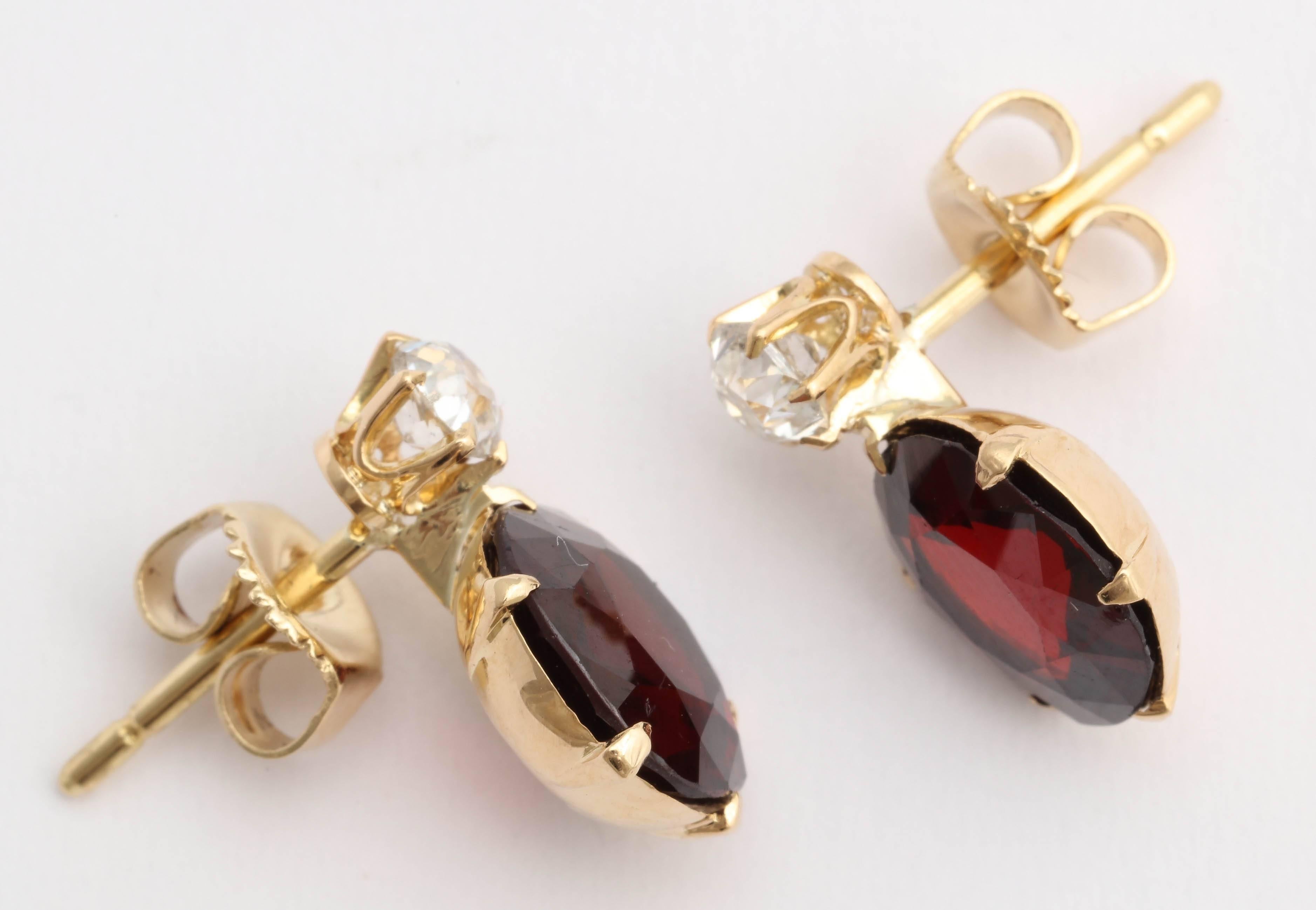 Antique Garnet Diamond Gold Earrings In Excellent Condition In New York, NY