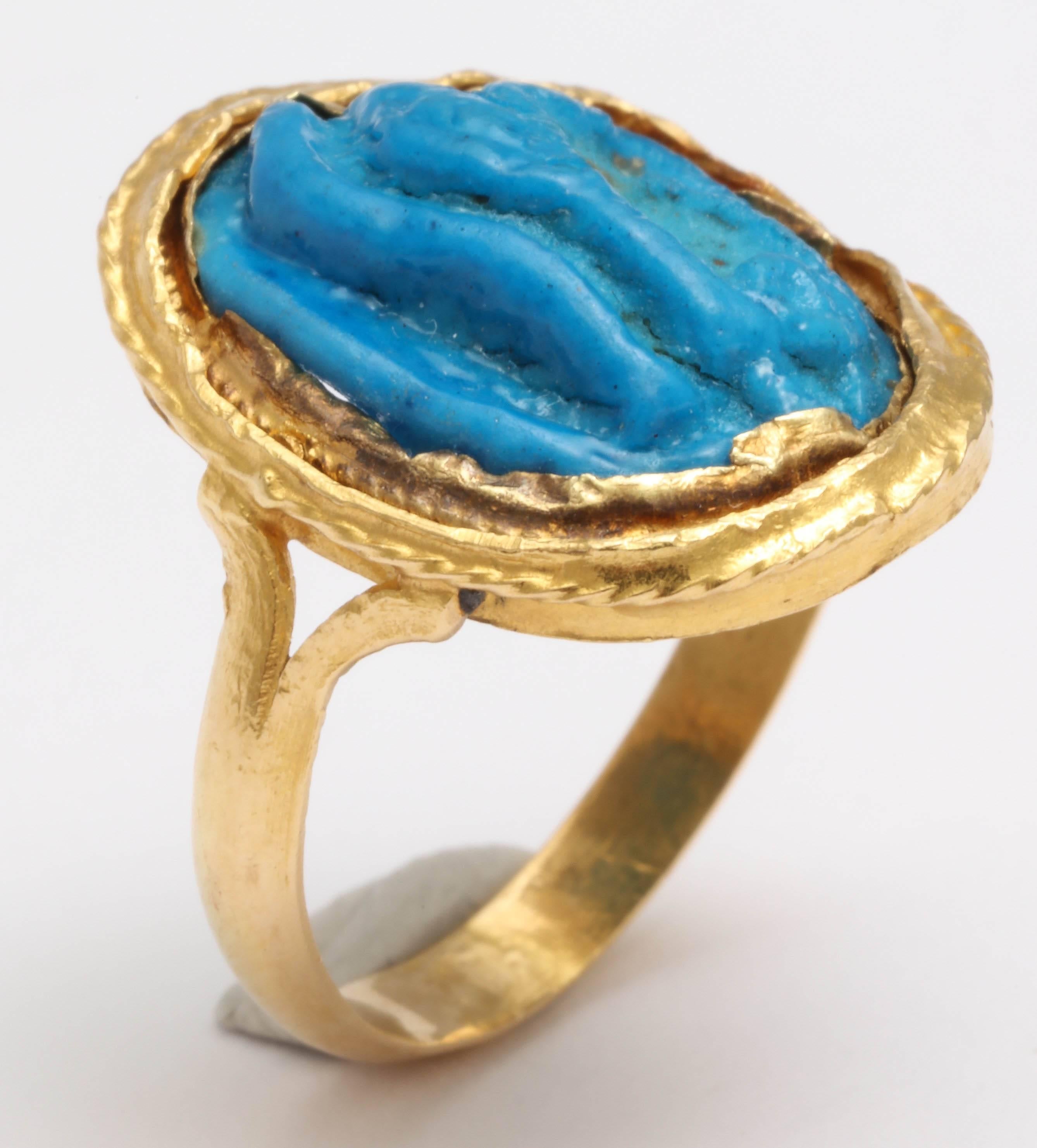 Ancient Egyptian Faience Eye Amulet Mounted as a Gold ring In Excellent Condition In New York, NY