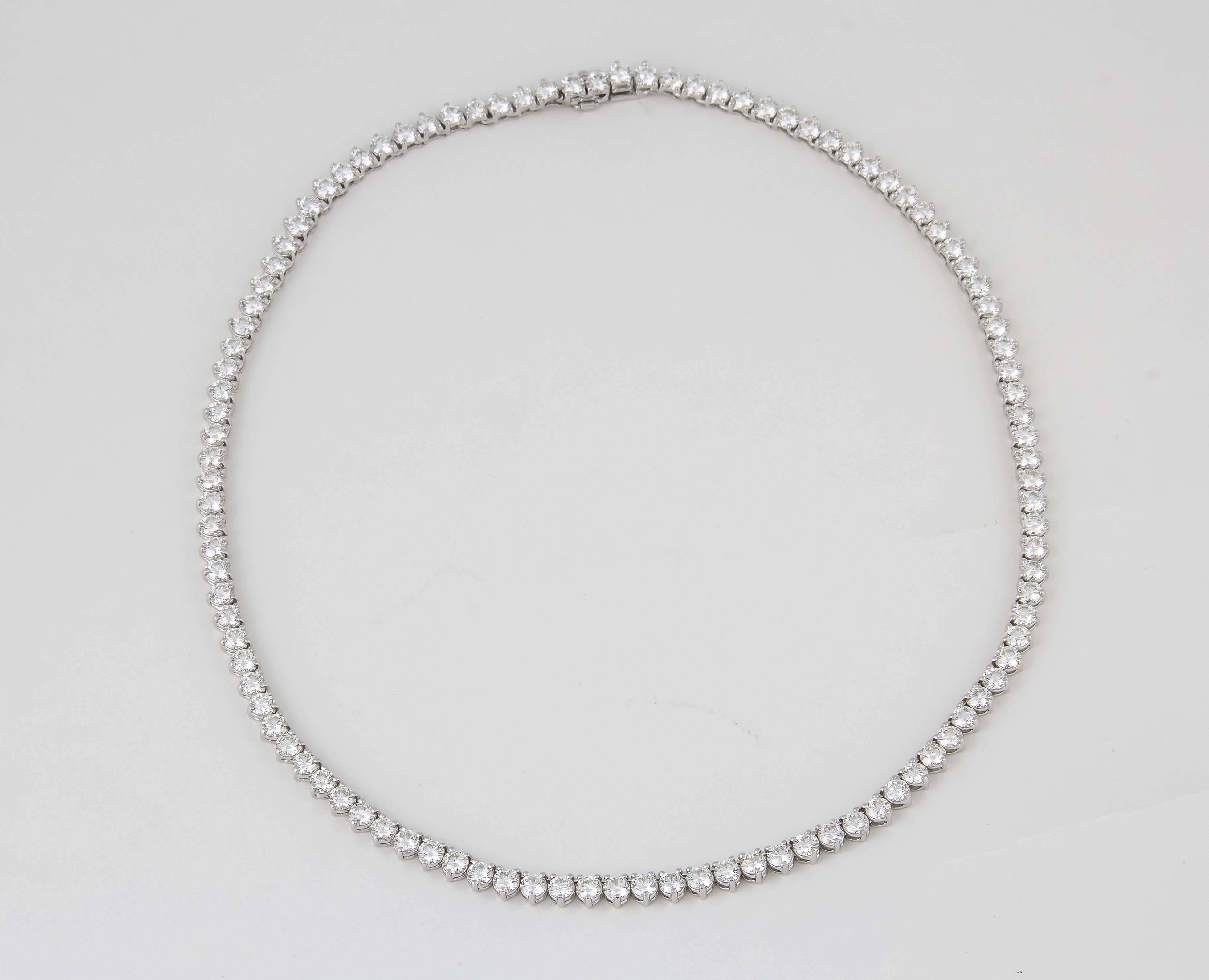 Feine dreizackige Diamant-Tennis-Halskette im Zustand „Neu“ im Angebot in New York, NY
