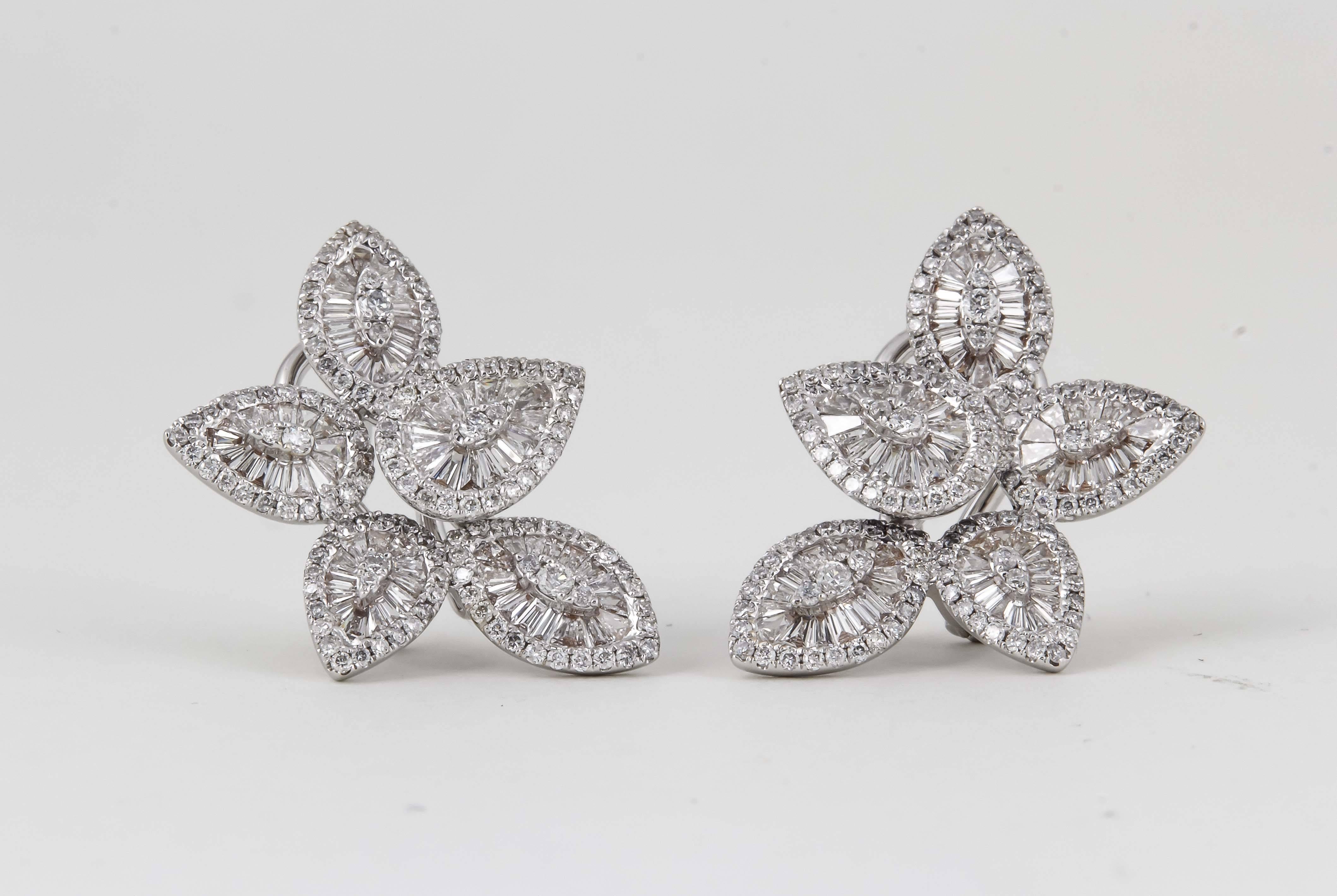 Women's Stunning Baguette and Round Diamond Gold Cluster Earrings For Sale