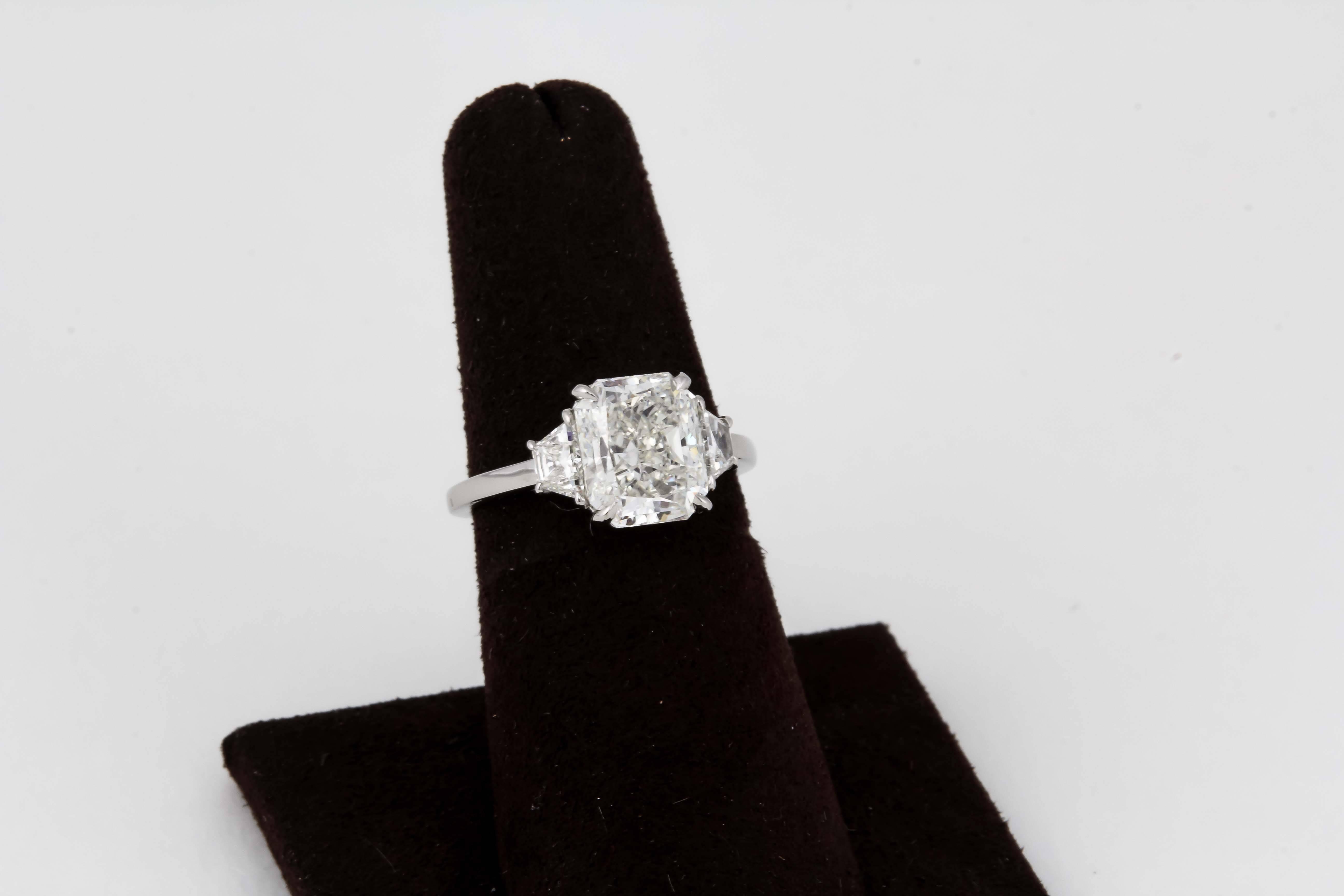 3 Carat GIA Radiant Cut Diamond Engagement Platinum Ring In New Condition For Sale In New York, NY