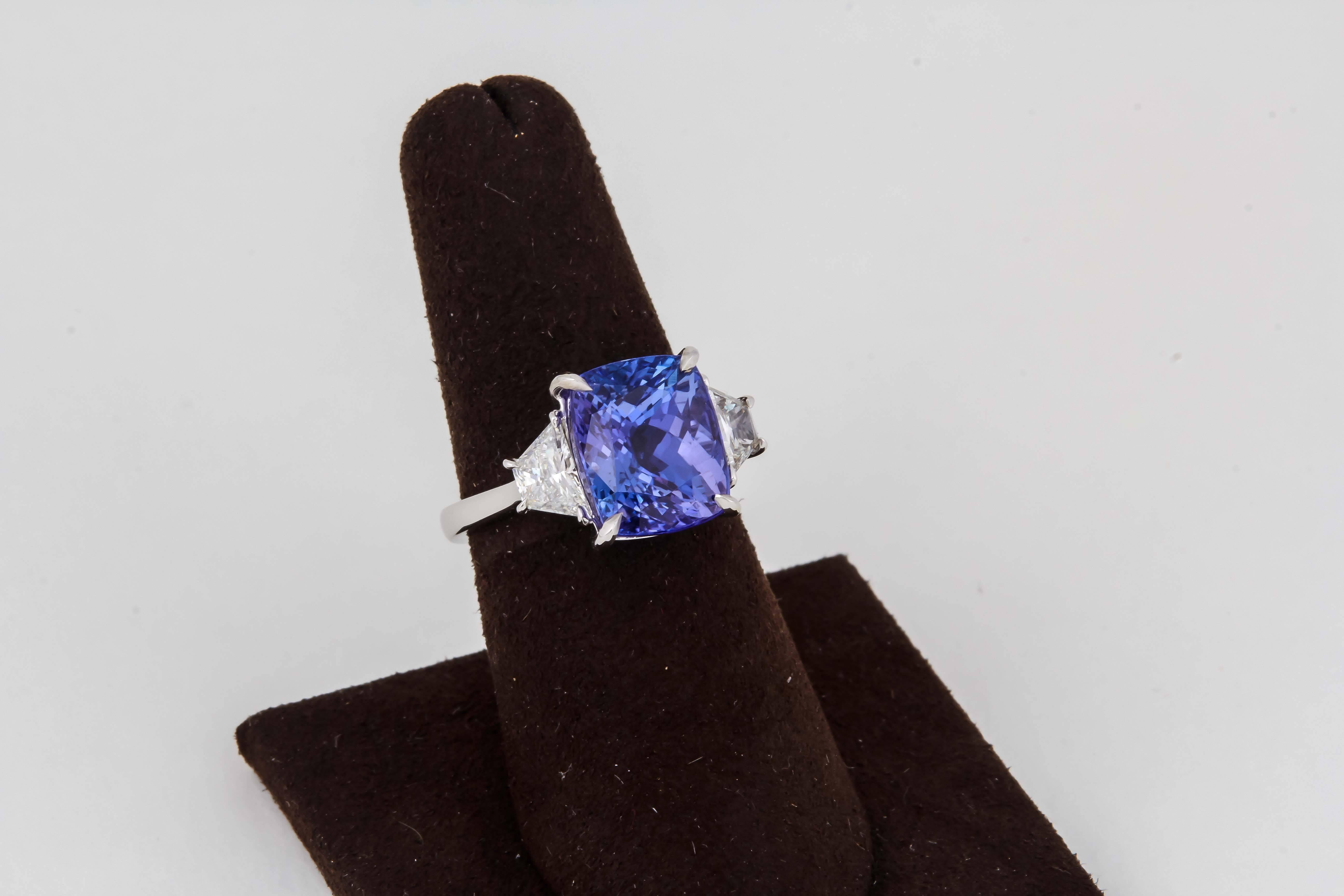 Cushion Cut Tanzanite and Diamond Ring In New Condition In New York, NY
