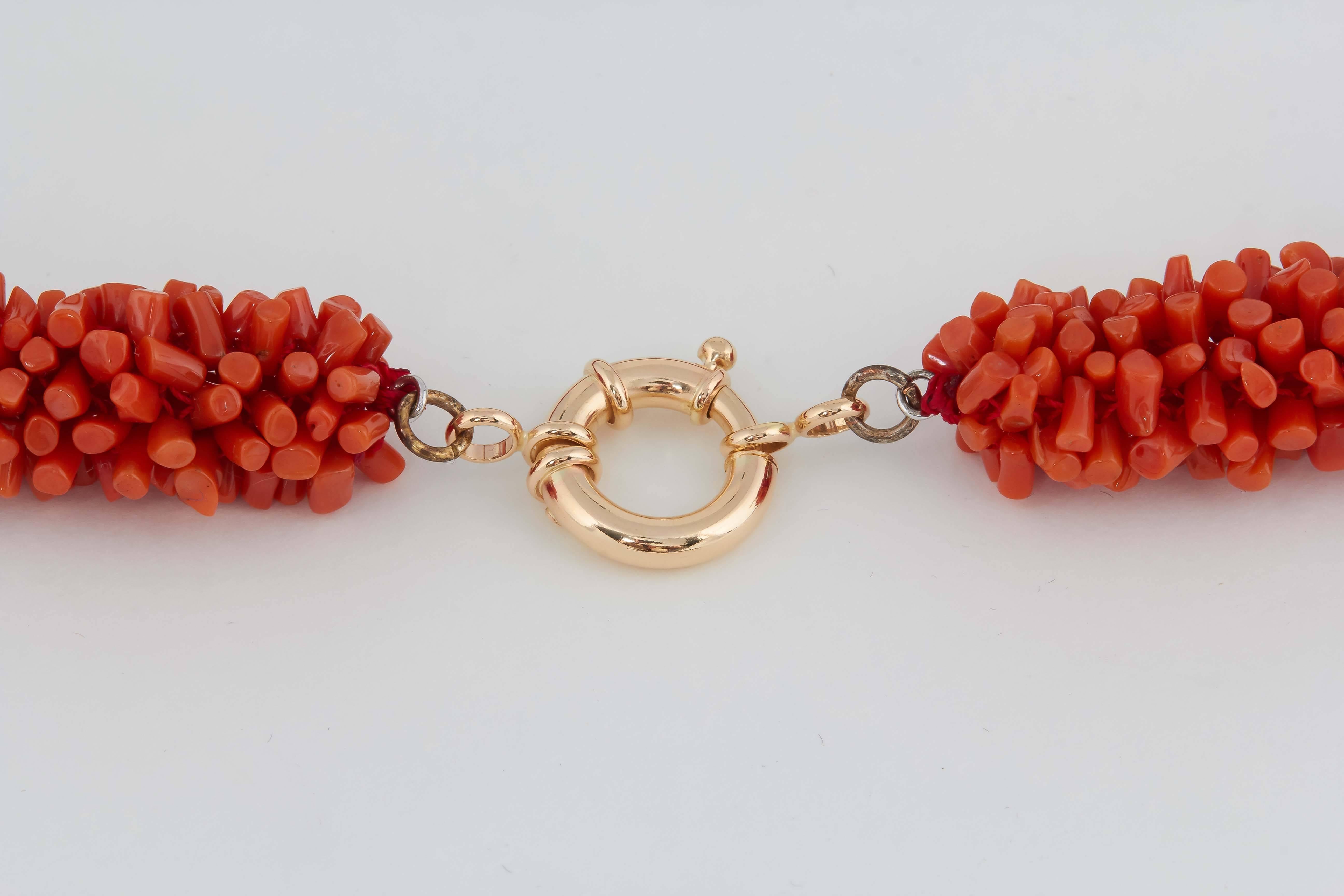 1950's Gold And Branch/Sponge Coral Three Dimensional Necklace With Clasp In Excellent Condition In New York, NY