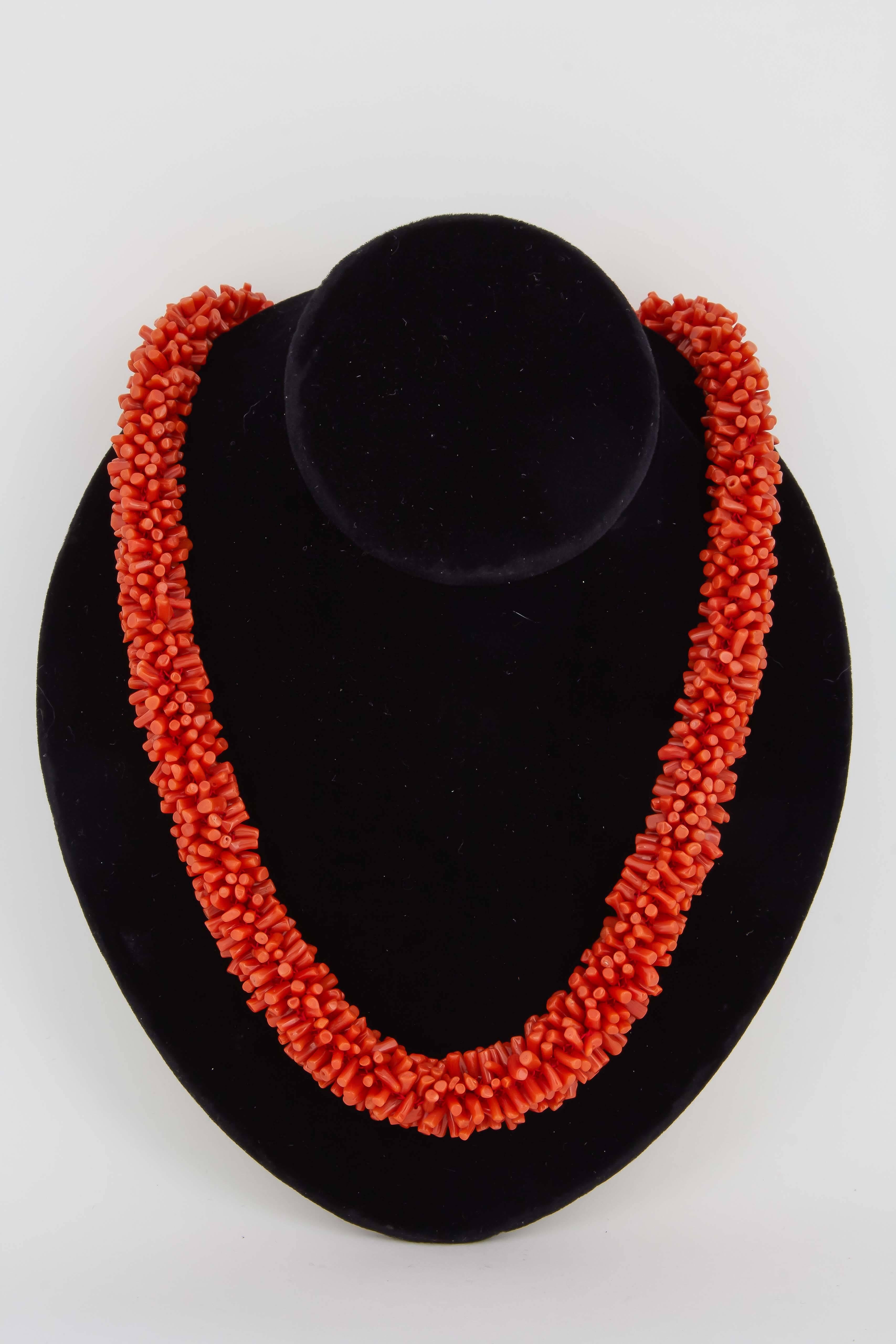 Women's 1950's Gold And Branch/Sponge Coral Three Dimensional Necklace With Clasp