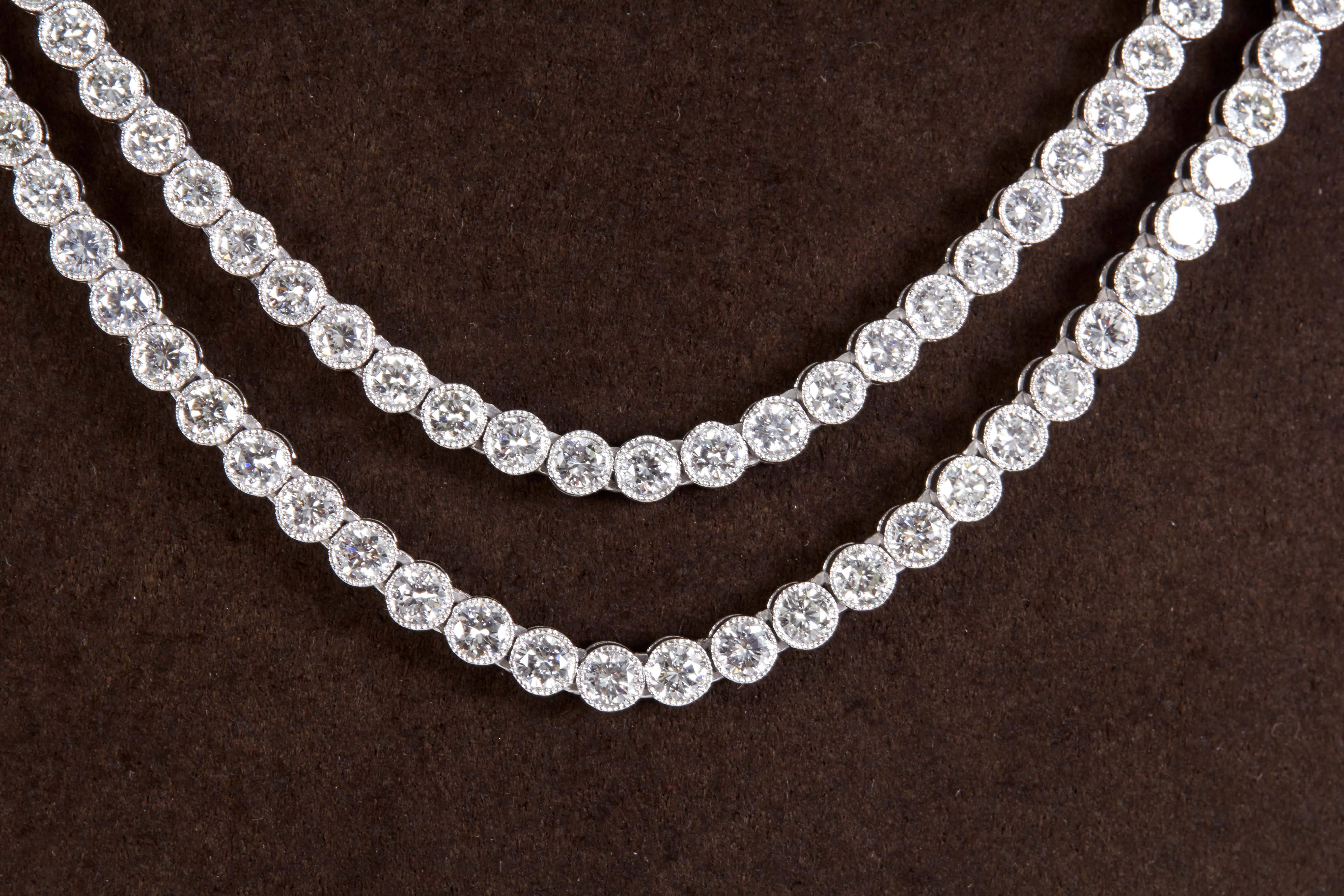 Taille ronde Collier tennis à deux rangées de diamants en platine en vente