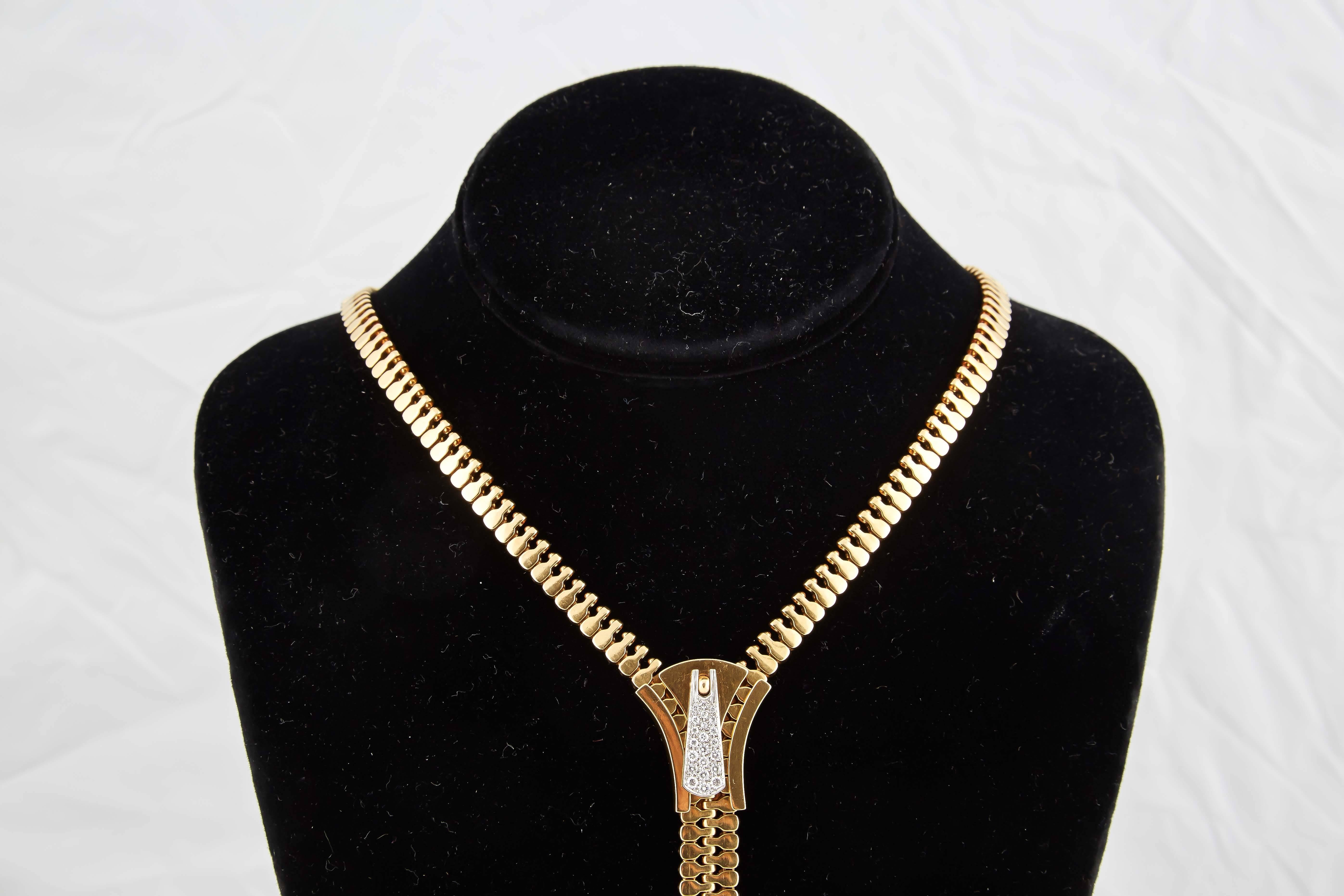 Diamond gold zipper necklace In Excellent Condition In New York, NY
