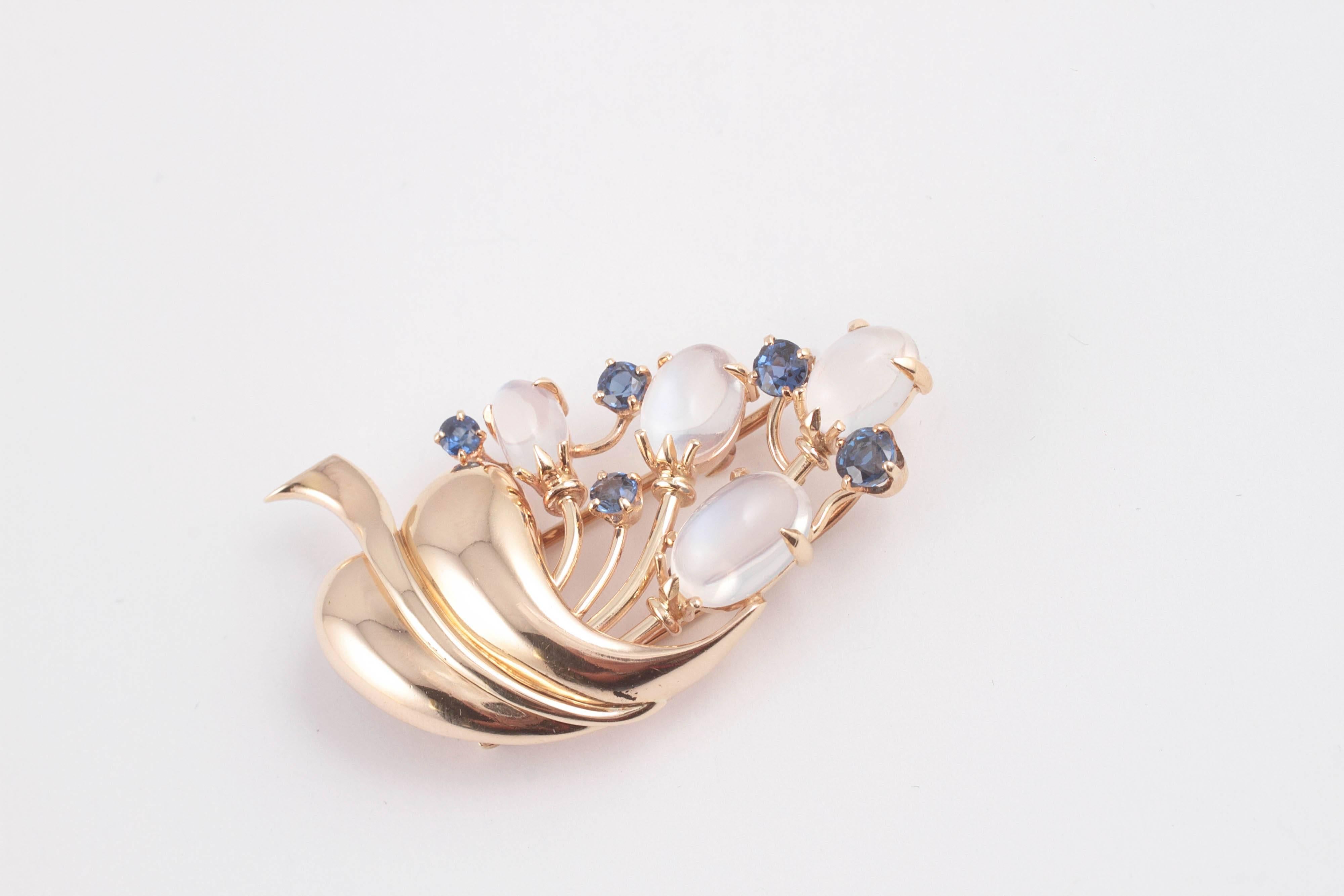 14 Karat Yellow Gold, Moonstone Blue Sapphire Brooch For Sale 1