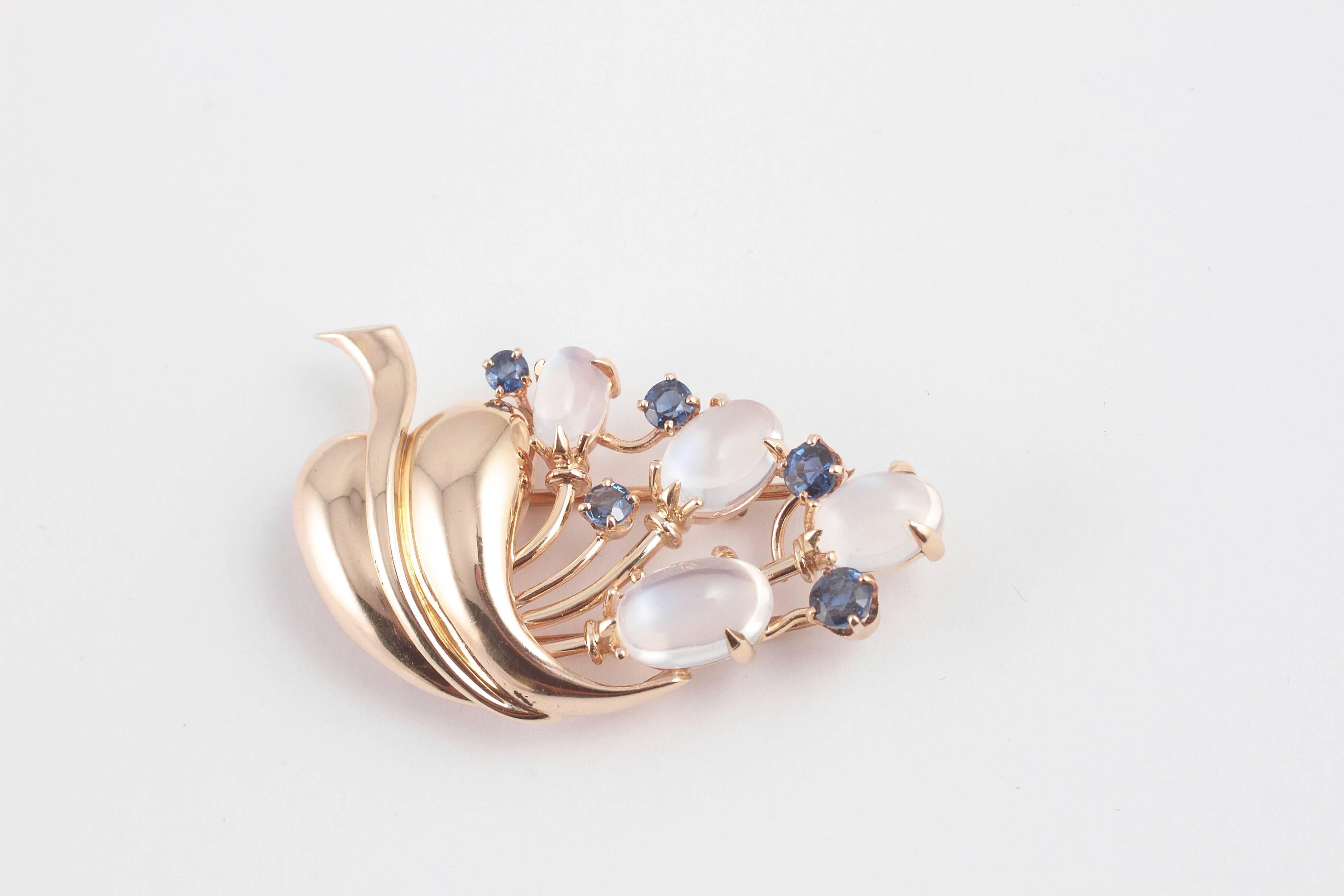 14 Karat Yellow Gold, Moonstone Blue Sapphire Brooch For Sale 3