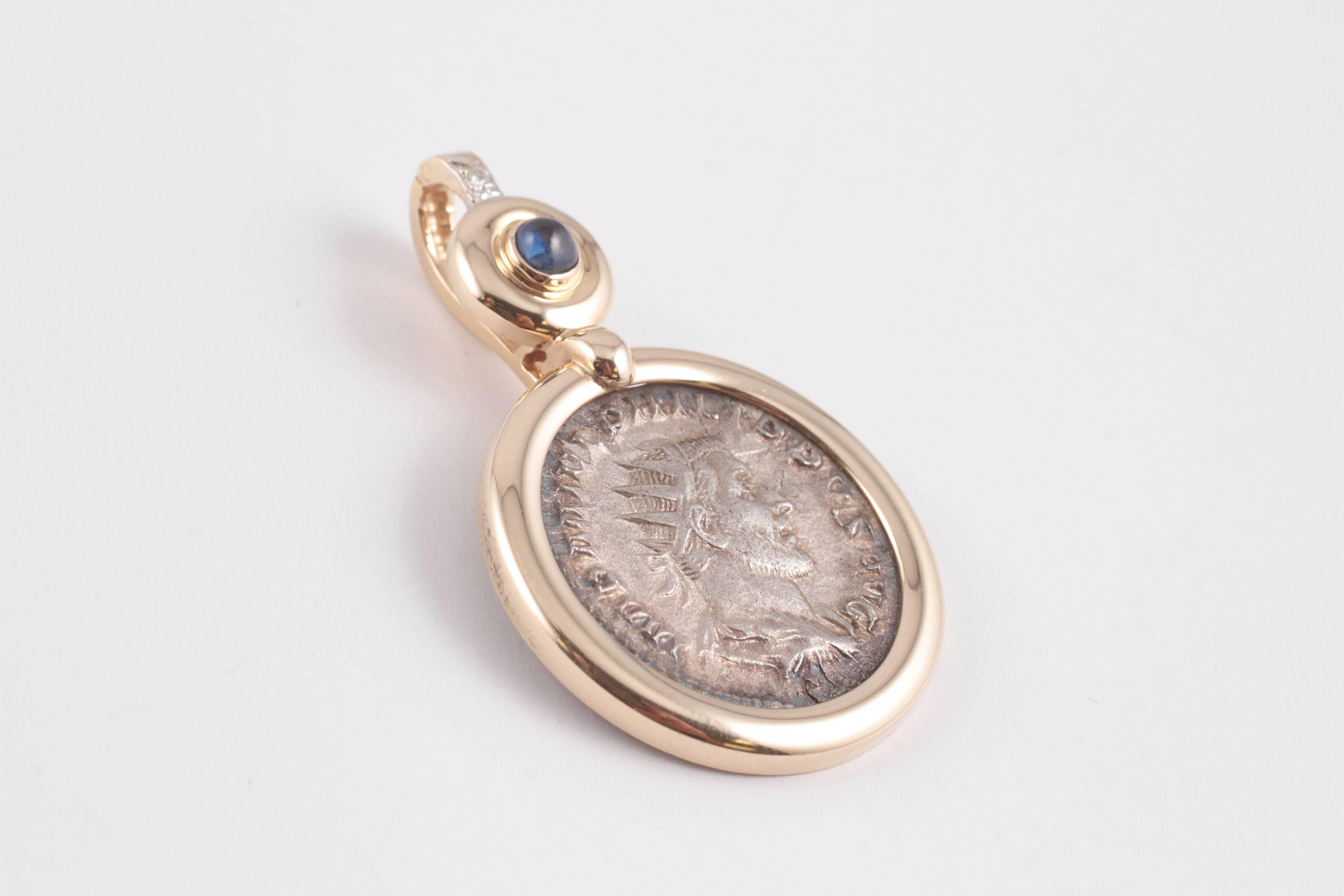 14 karat yellow gold, sapphire, diamond and silver coin enhancer In Excellent Condition In Dallas, TX