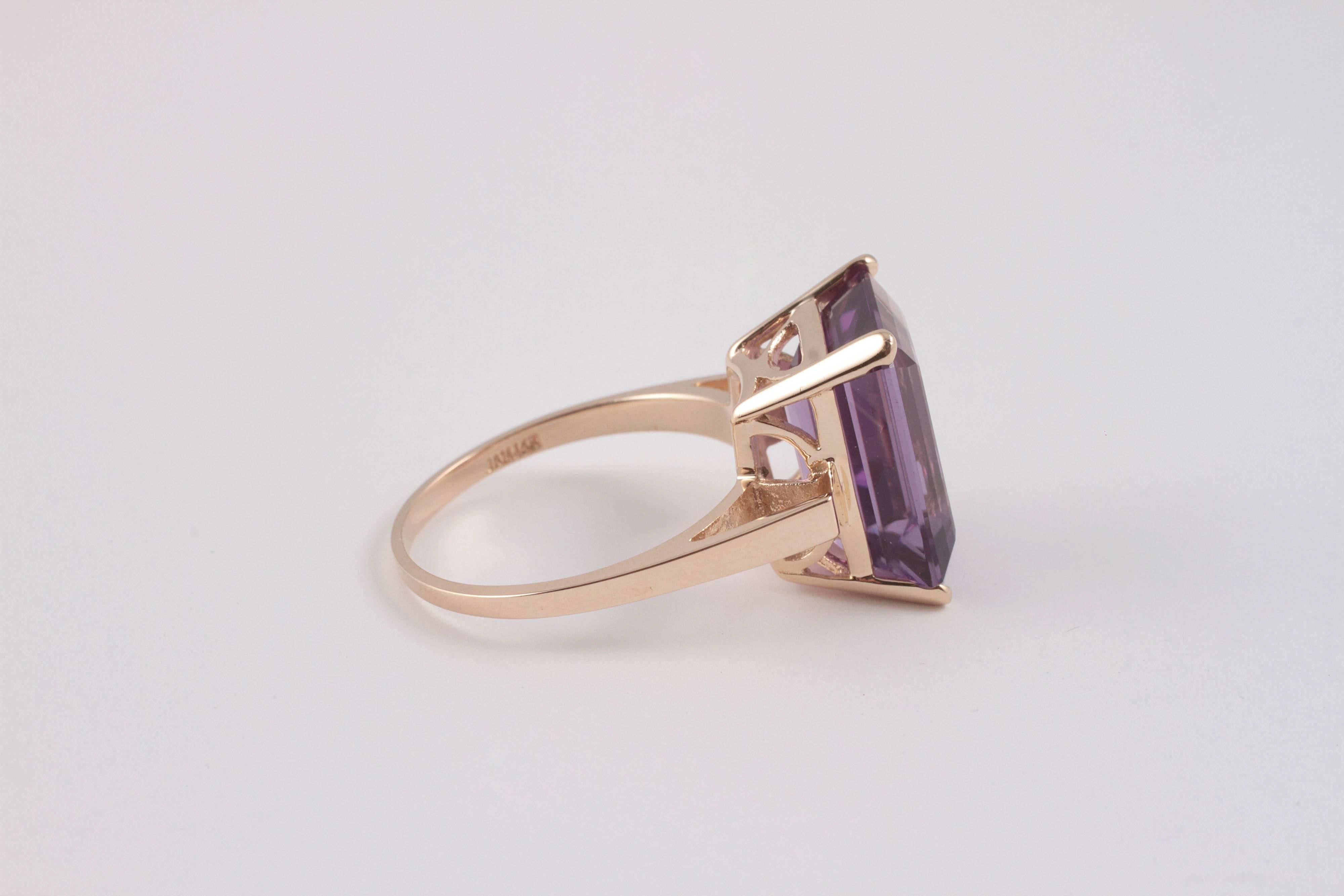 8 Carat Amethyst Gold Ring In Excellent Condition In Dallas, TX