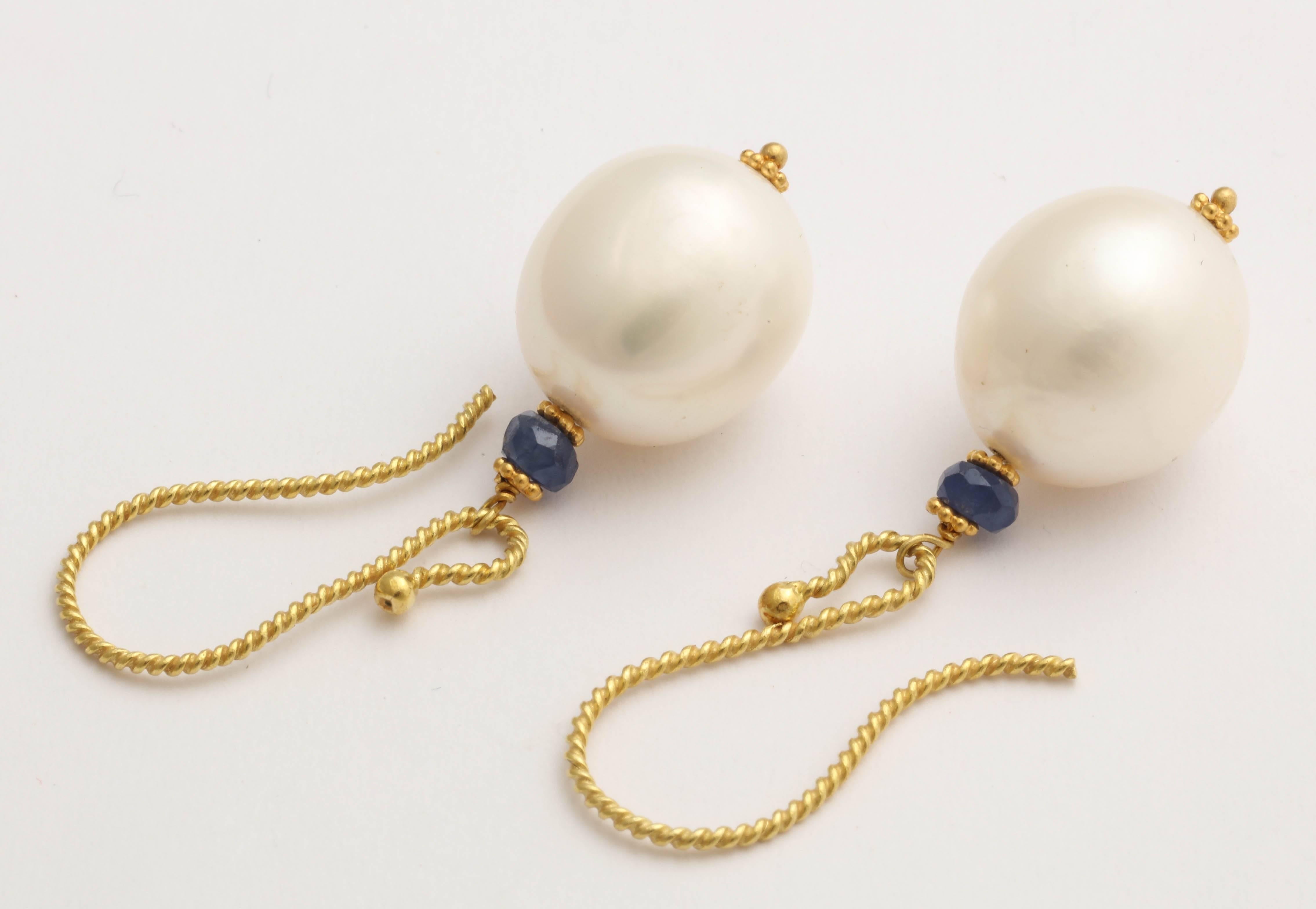 Graceful Pearl and Sapphire Earrings In New Condition For Sale In TRYON, NC