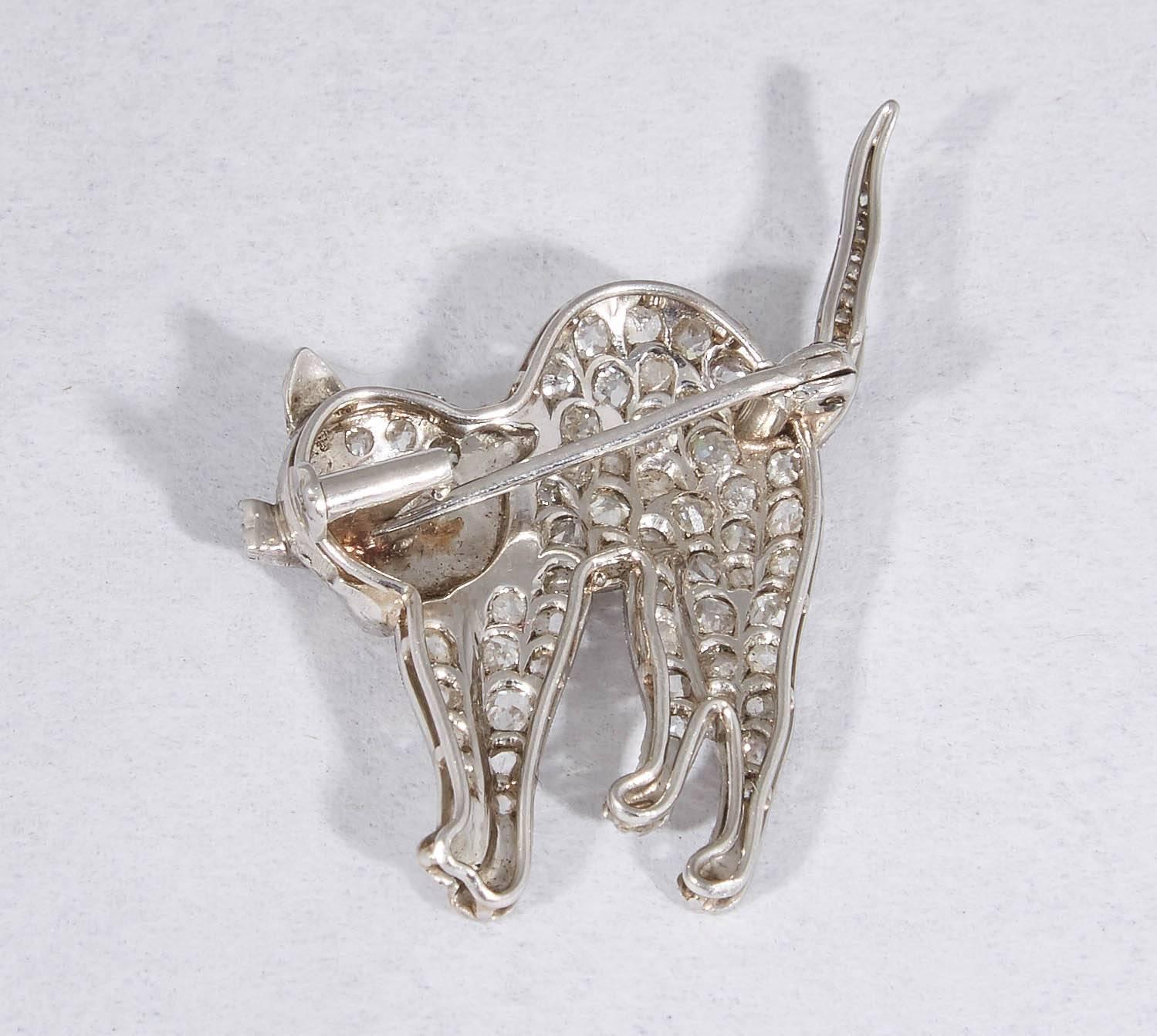 1920's Old Cut Diamonds With Cabochon Emeralds Figural Cat Platinum Brooch In Good Condition In New York, NY