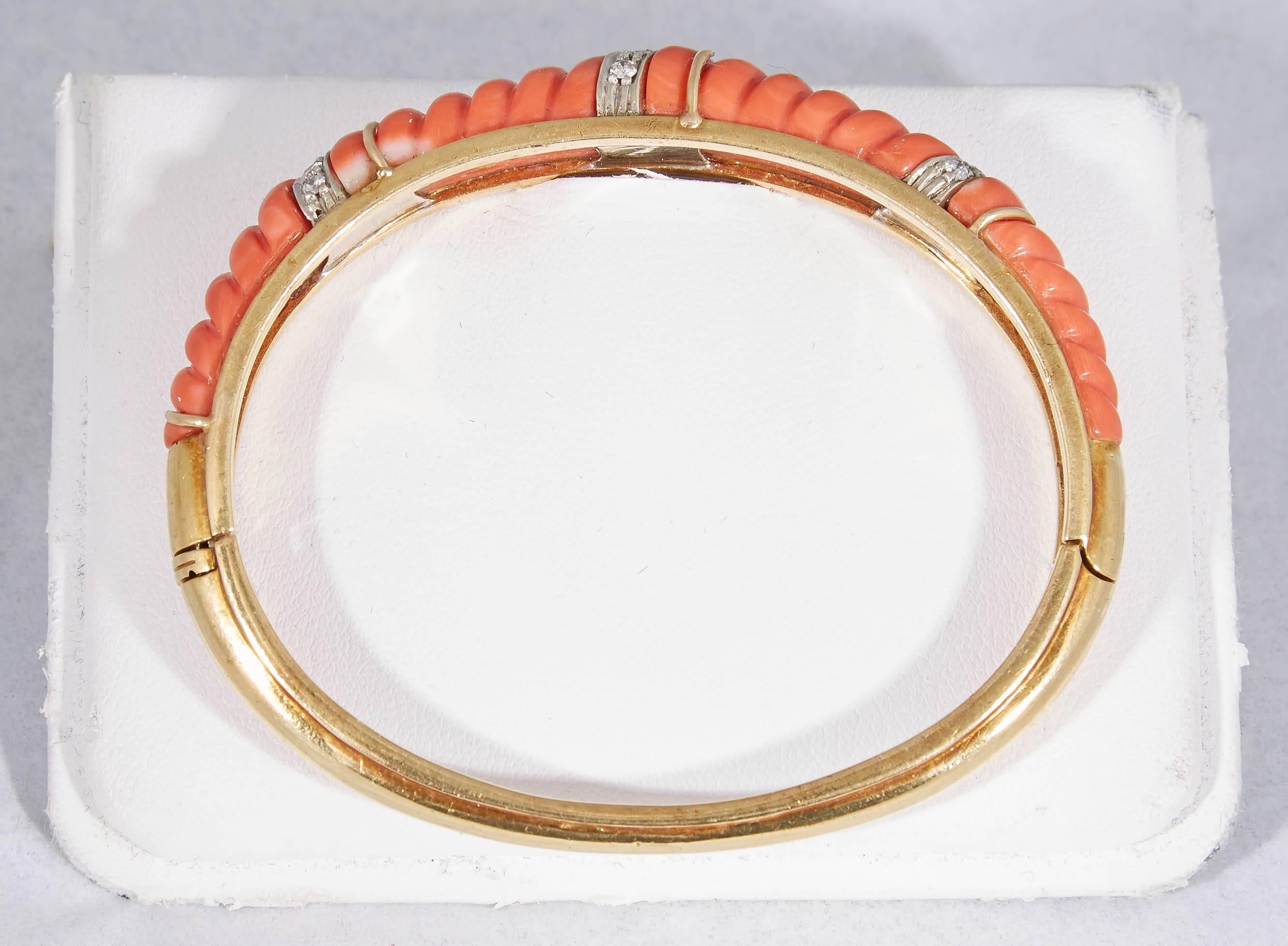 1960's Chic Fluted Coral Ridged Gold Bangle Bracelet With Diamonds 2