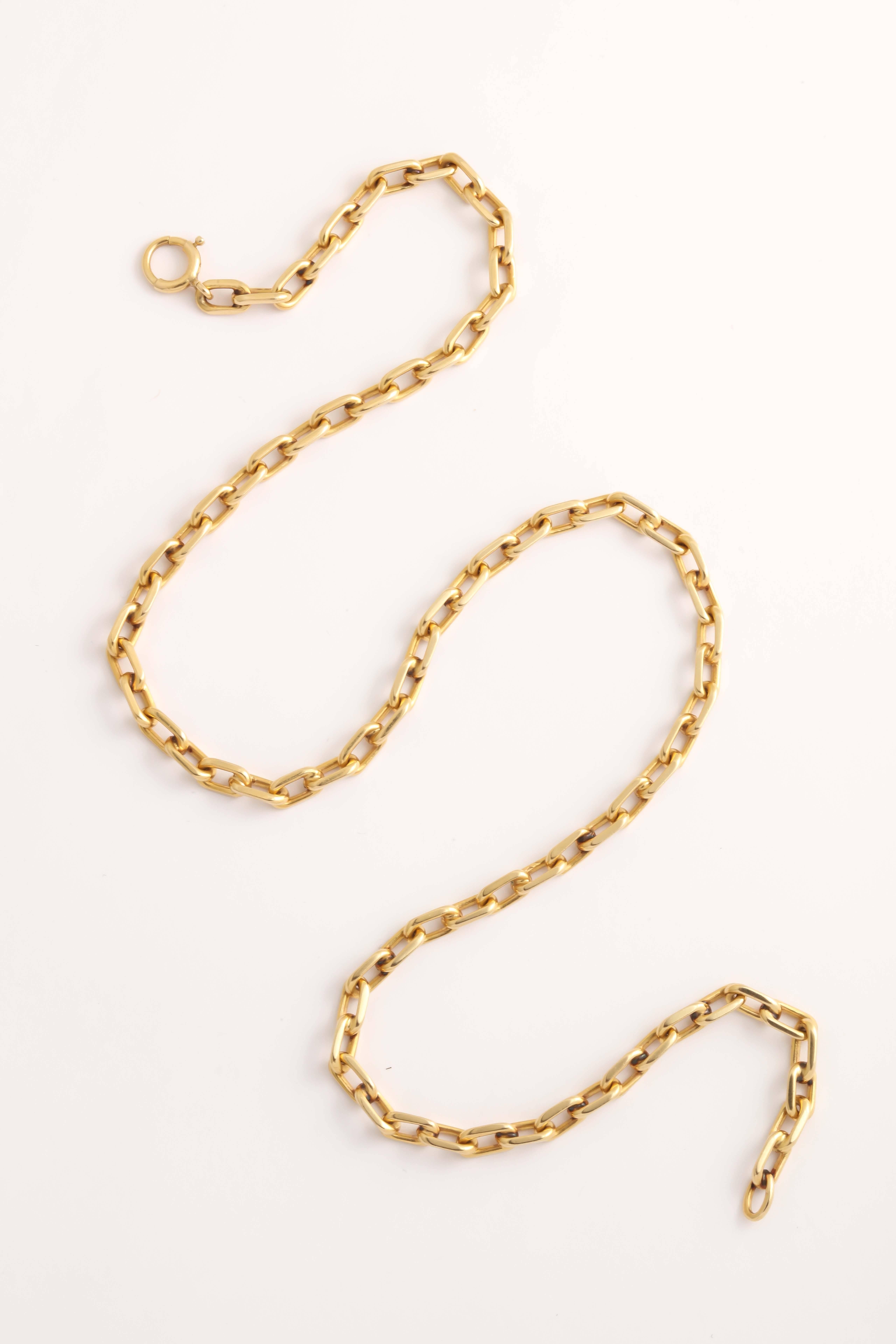 Classic simple chain link, perfect for gentleman or lady.  It is beautifully made and in excellent condition.
Impressed TIFFANY & CO/ 14kt.

18 ¼” long;  links are 4 mm. wide.
1.15 ozs.