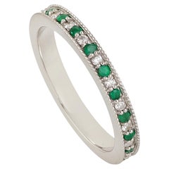 Pave Diamond & Emerald Channel Set Band Ring aus 14K Weißgold